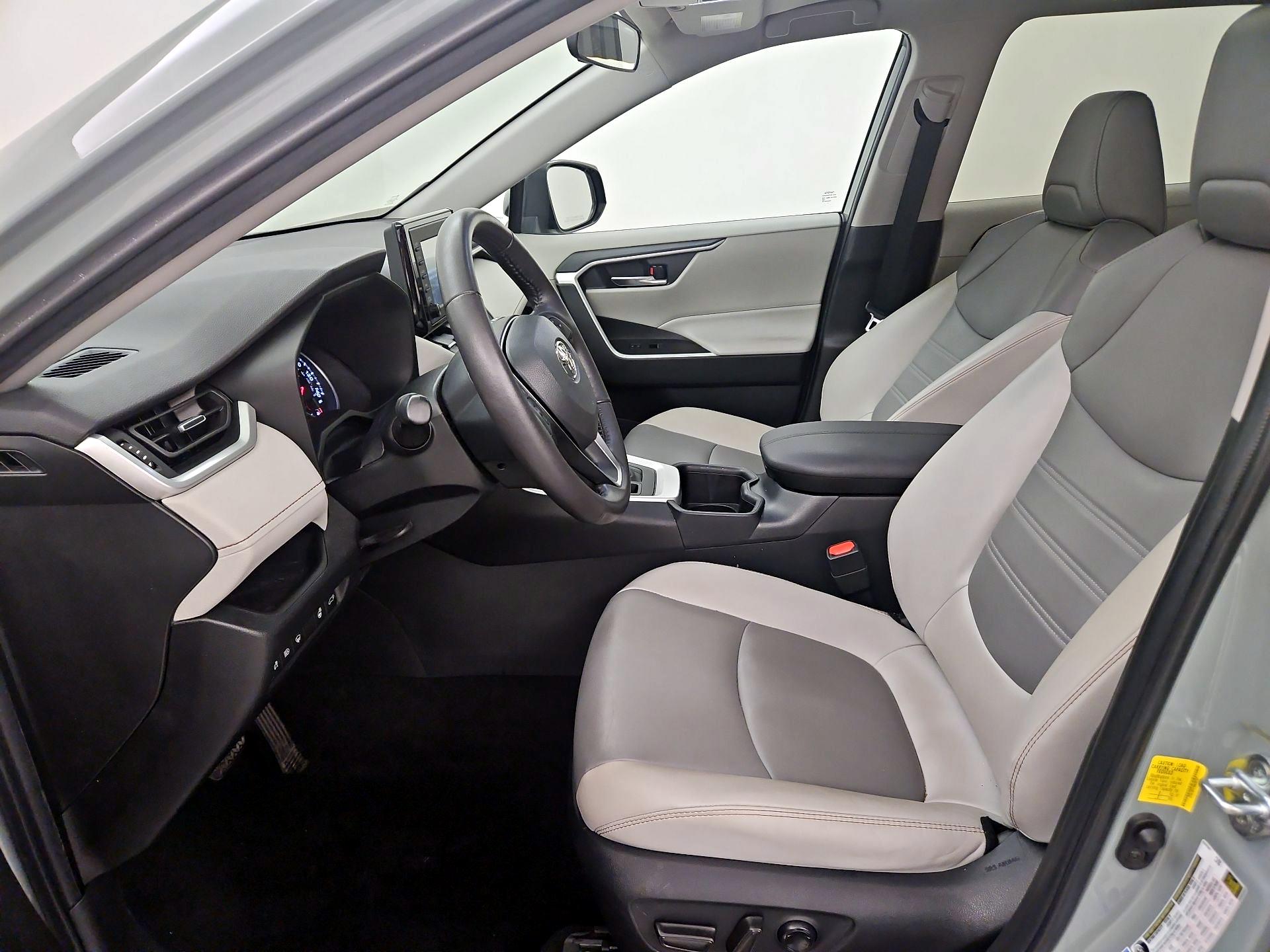 Thumbnail: 2022 Toyota RAV4 - 11