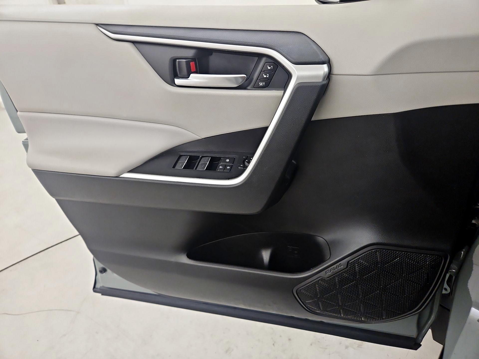 Thumbnail: 2022 Toyota RAV4 - 12
