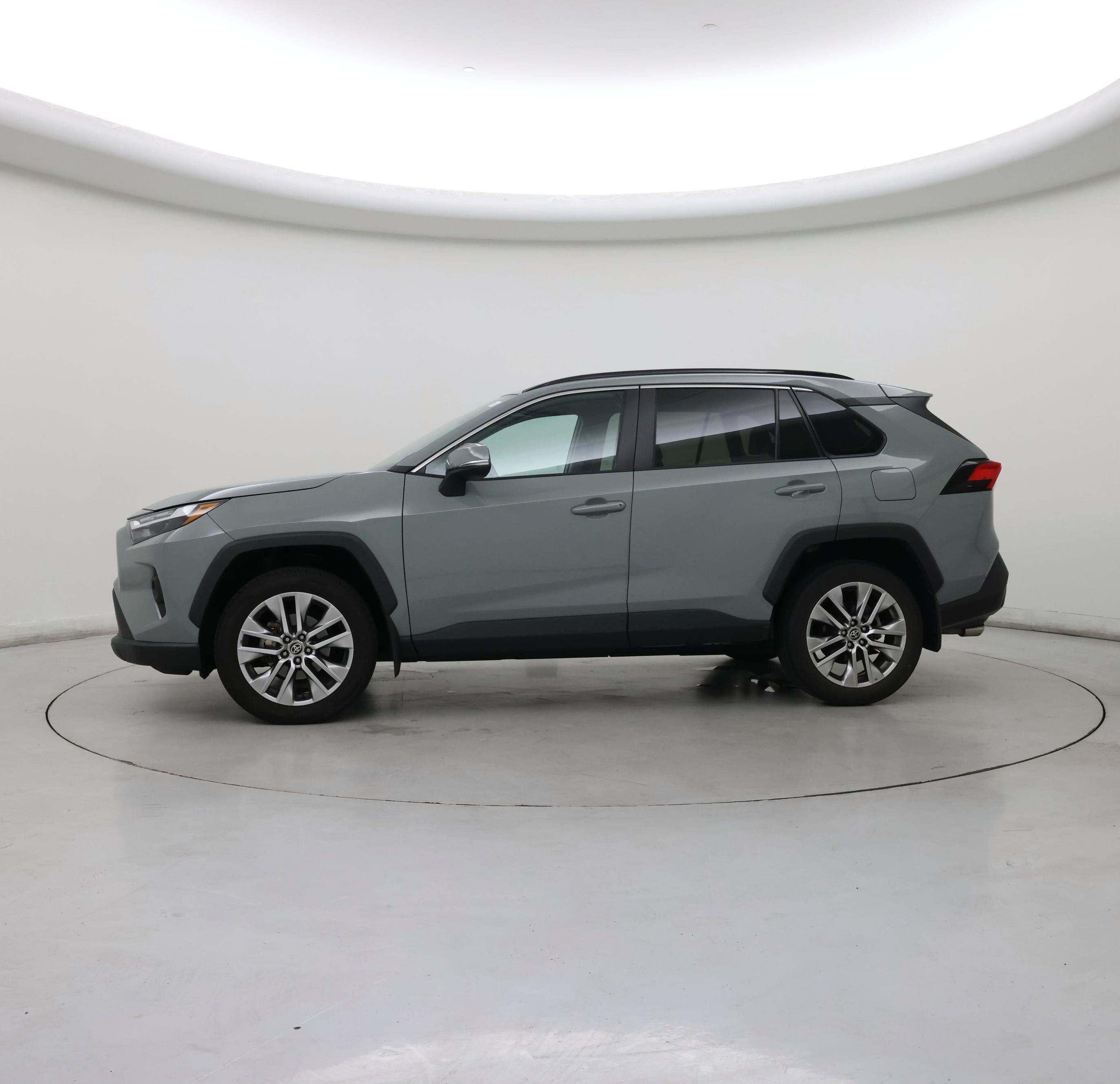 Thumbnail: 2022 Toyota RAV4 - 3