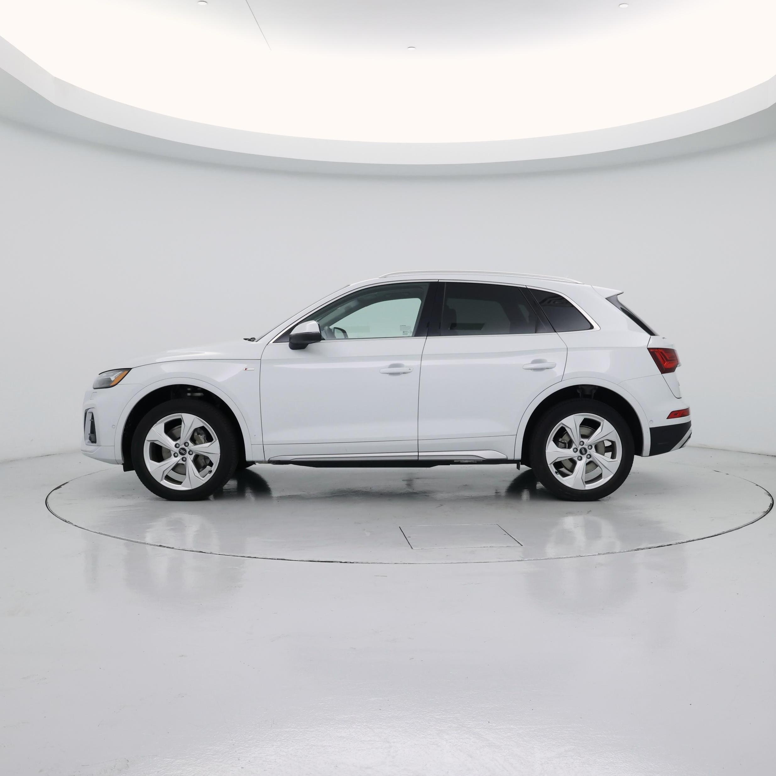 Thumbnail: 2023 Audi Q5 - 3