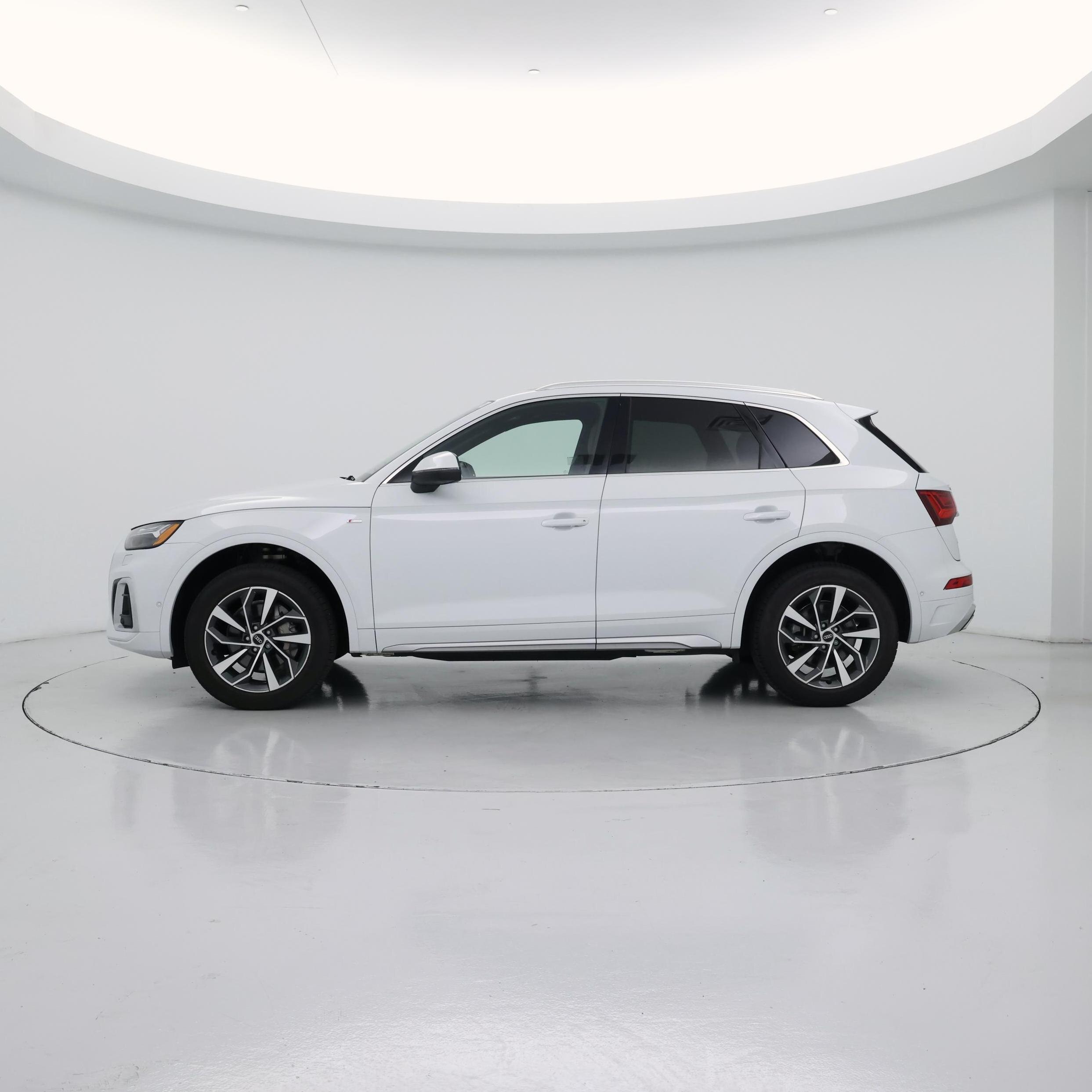 Thumbnail: 2023 Audi Q5 - 3