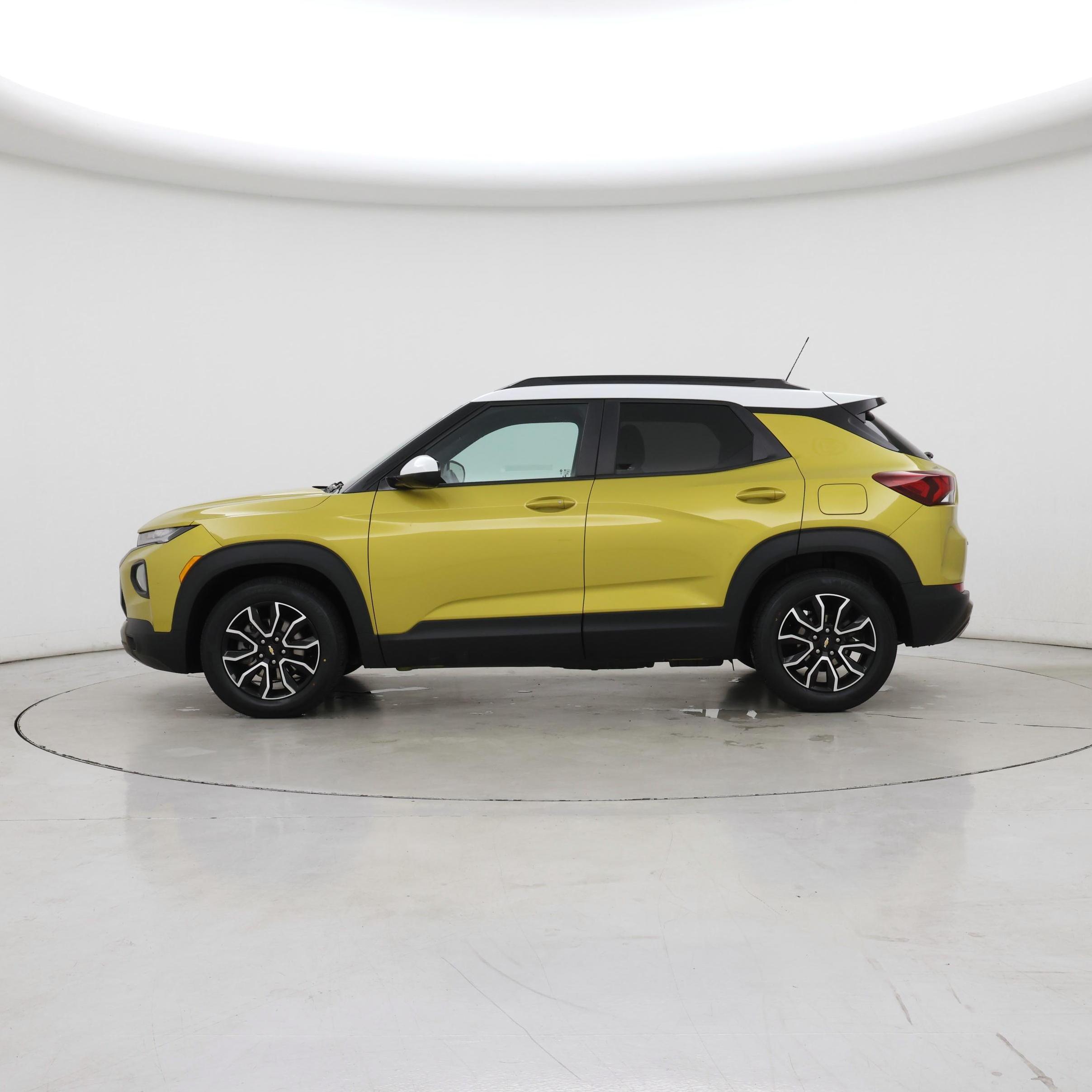 Thumbnail: 2023 Chevrolet TrailBlazer - 3