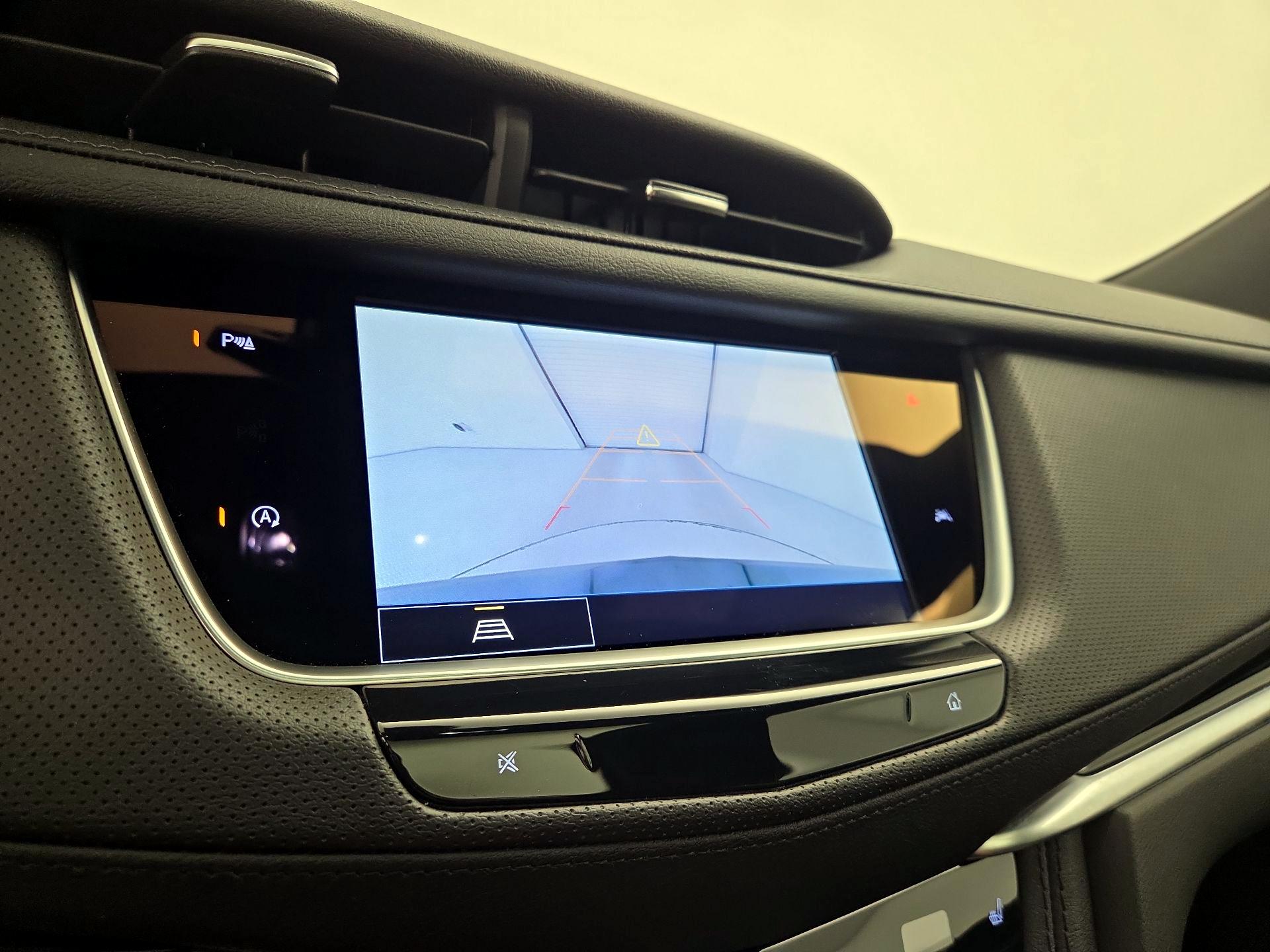 Thumbnail: 2024 Cadillac XT6 - 14