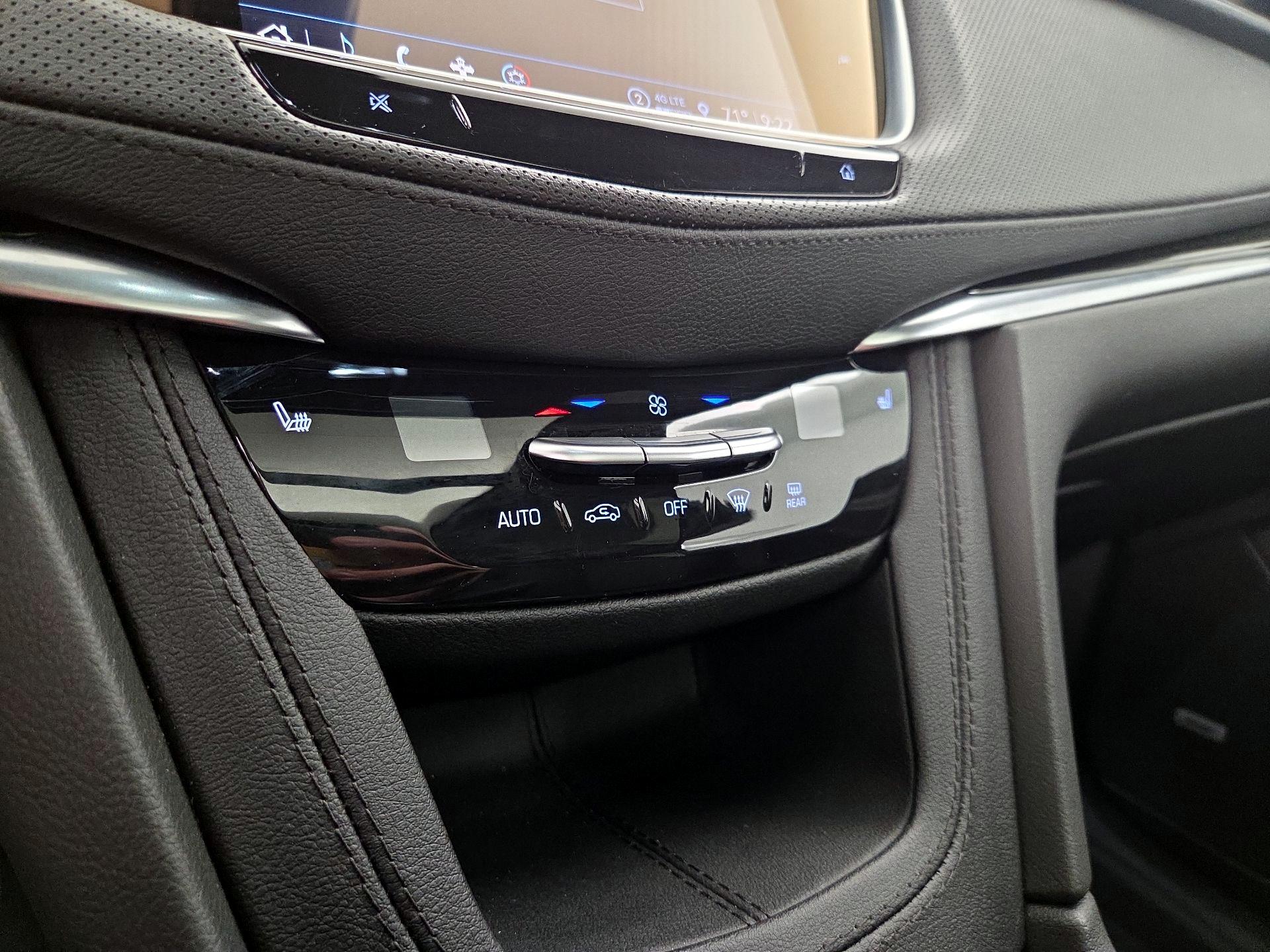 Thumbnail: 2024 Cadillac XT6 - 16