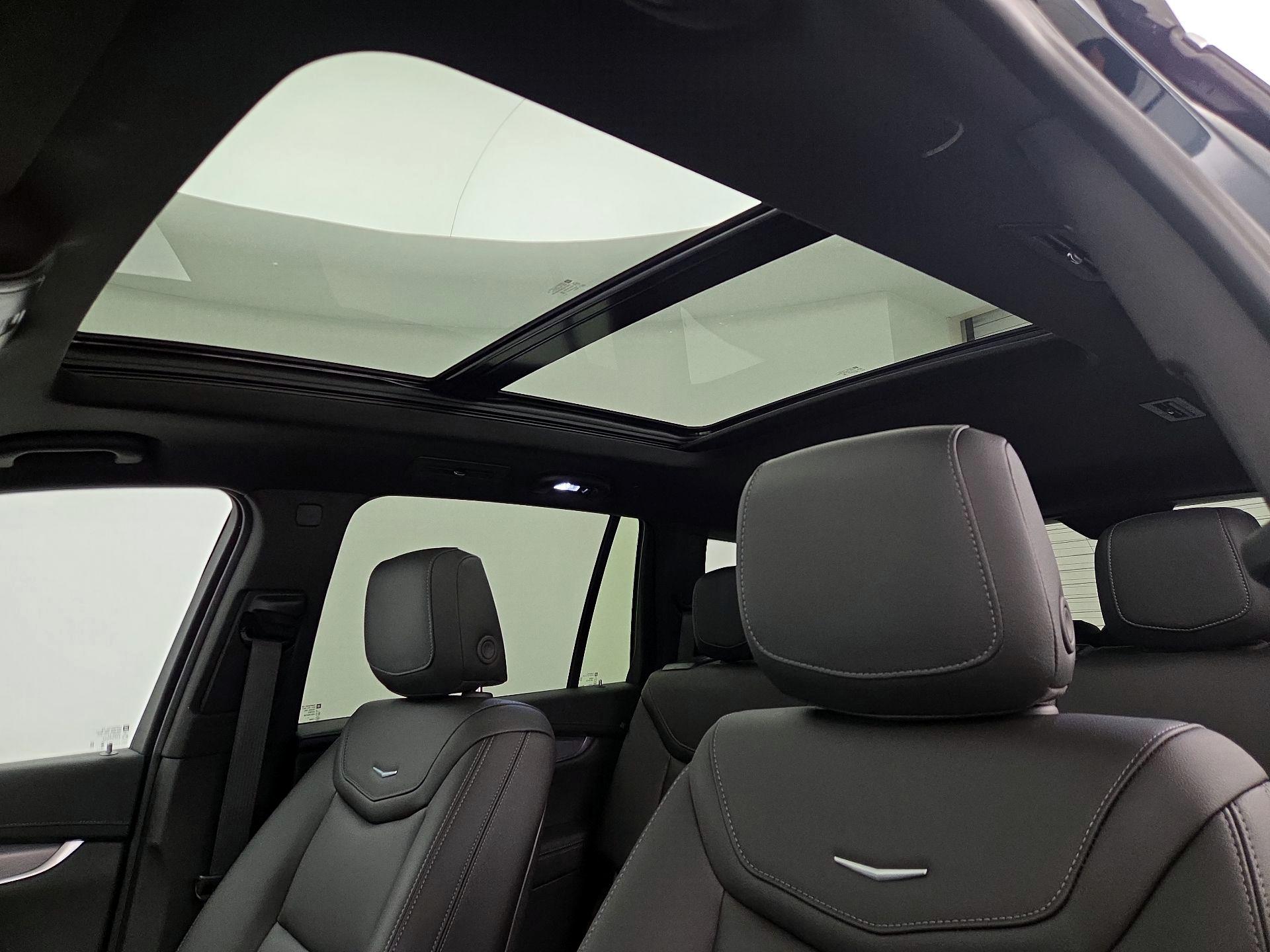 Thumbnail: 2024 Cadillac XT6 - 18