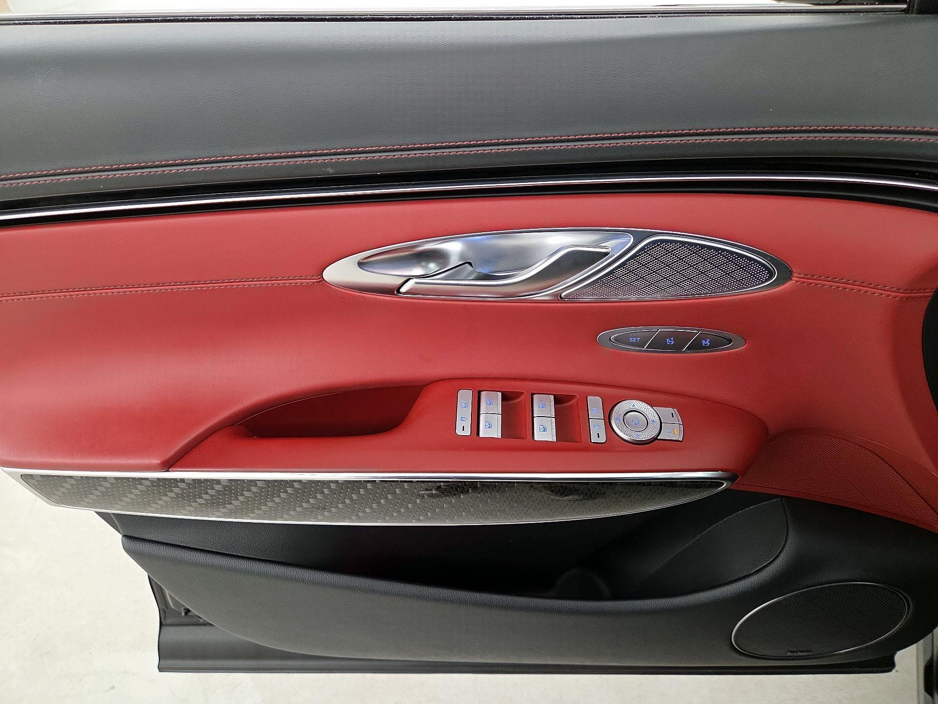 Thumbnail: 2022 Genesis GV70 - 12