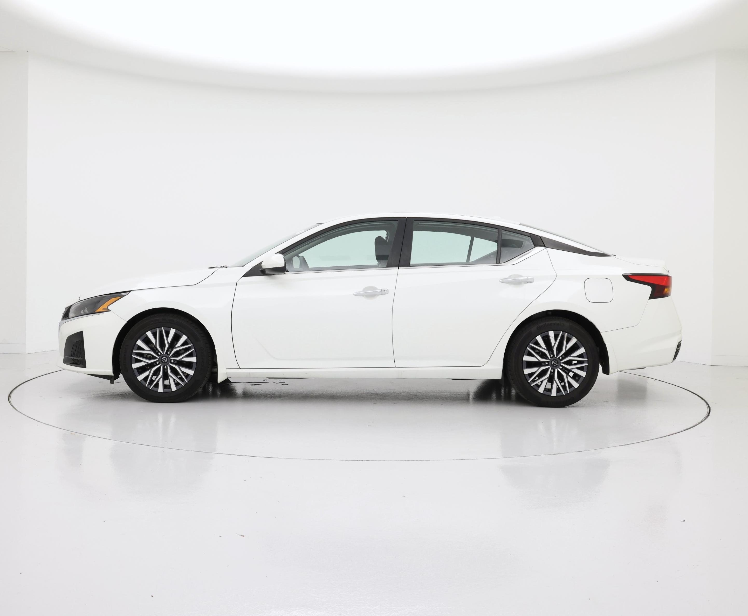 Thumbnail: 2023 Nissan Altima - 3