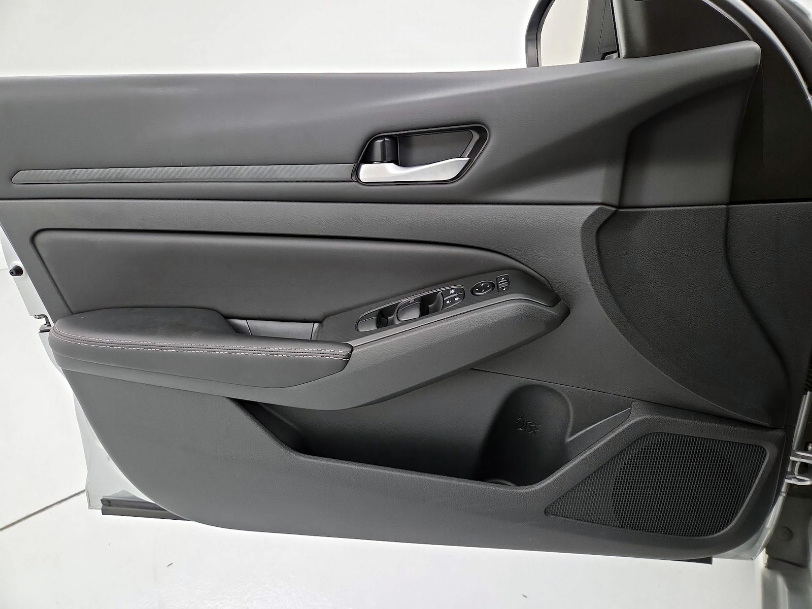 2024 Nissan Altima SV - Photo 13
