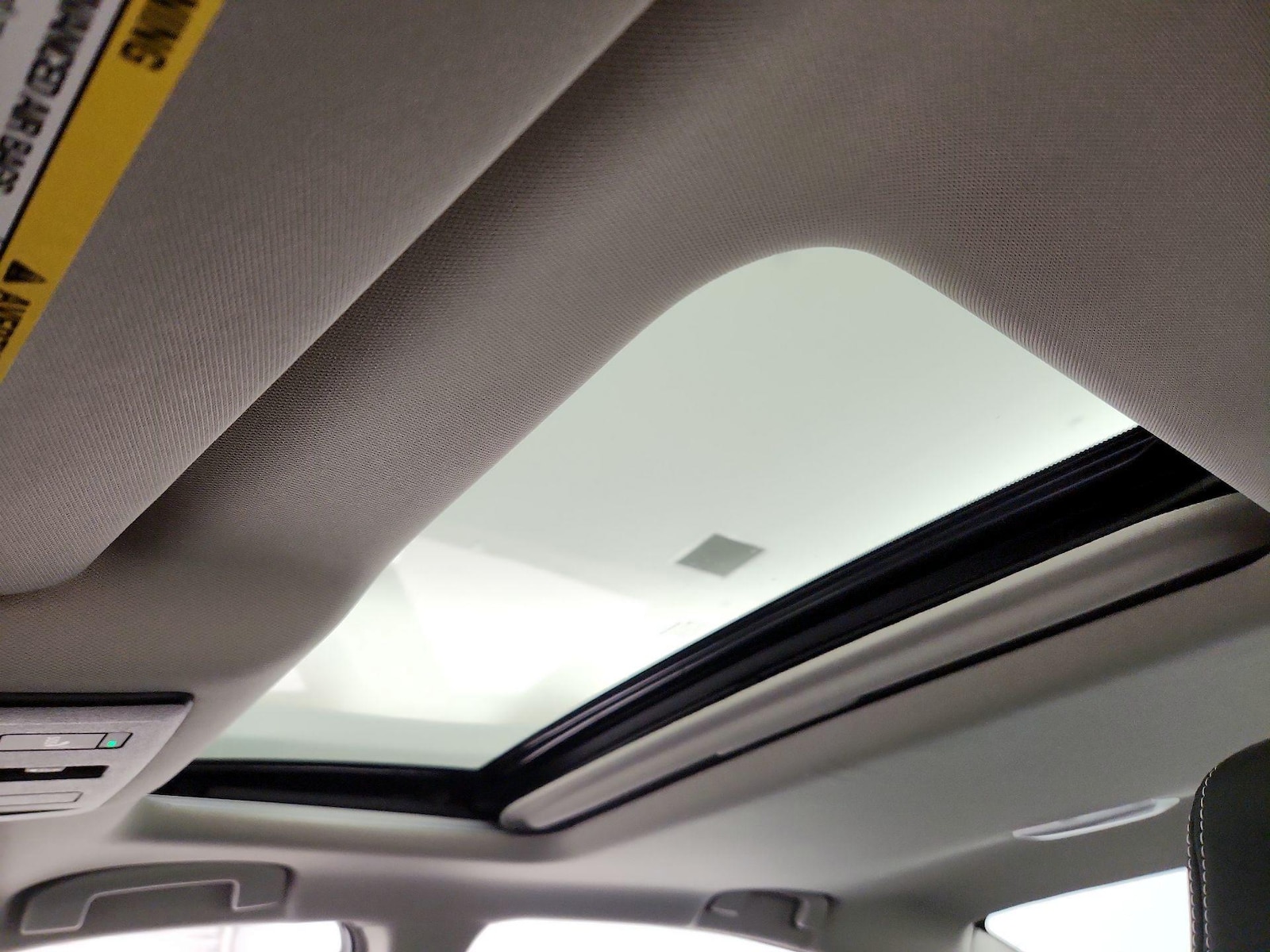 Sunroof(s) & Overhead Airbags