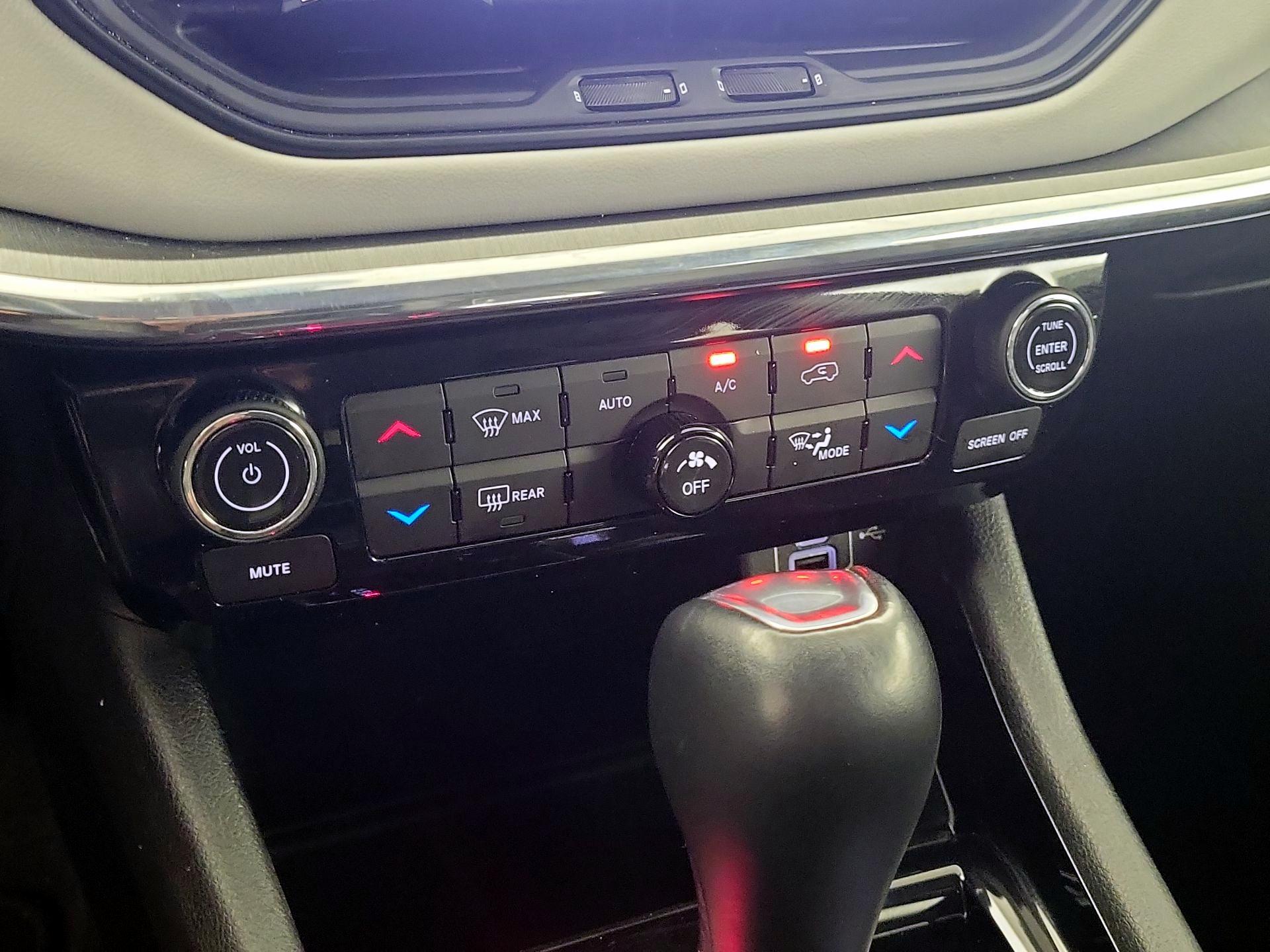 Thumbnail: 2022 Jeep Compass - 16