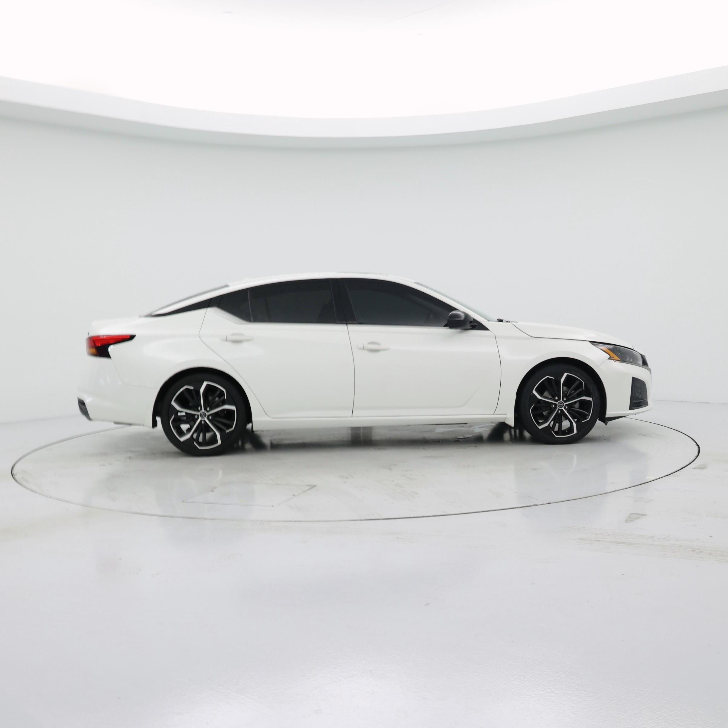 Thumbnail: 2023 Nissan Altima - 7