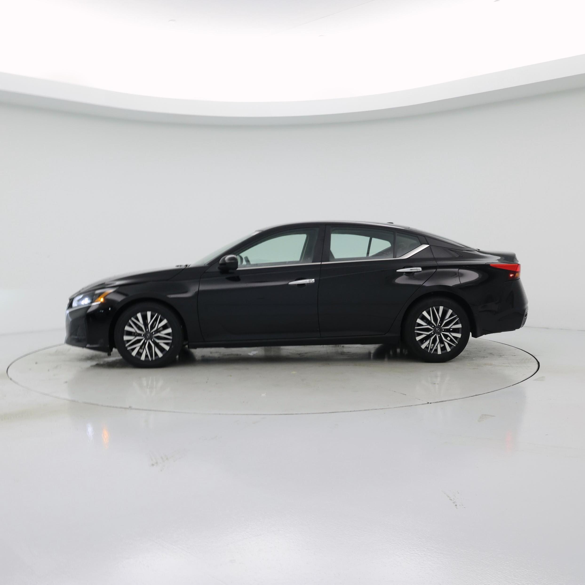 Thumbnail: 2023 Nissan Altima - 3