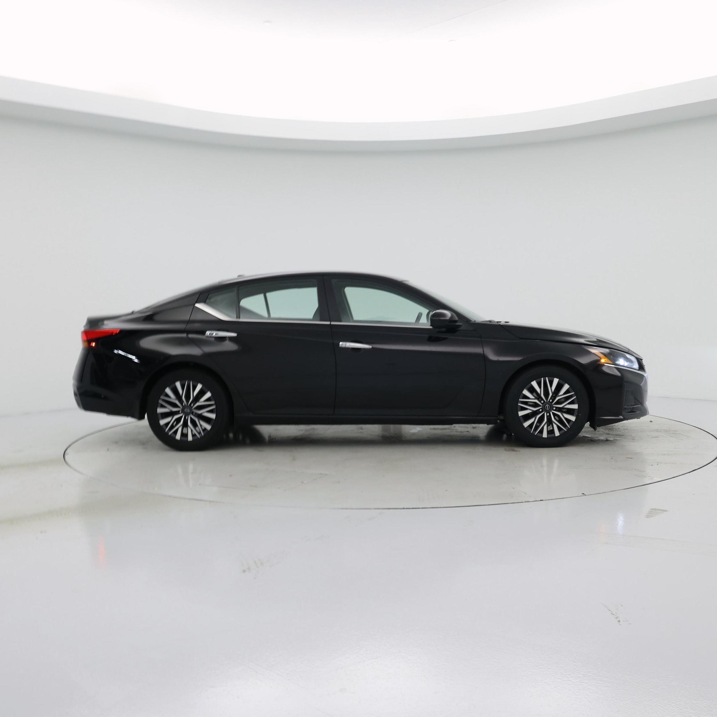 Thumbnail: 2023 Nissan Altima - 7