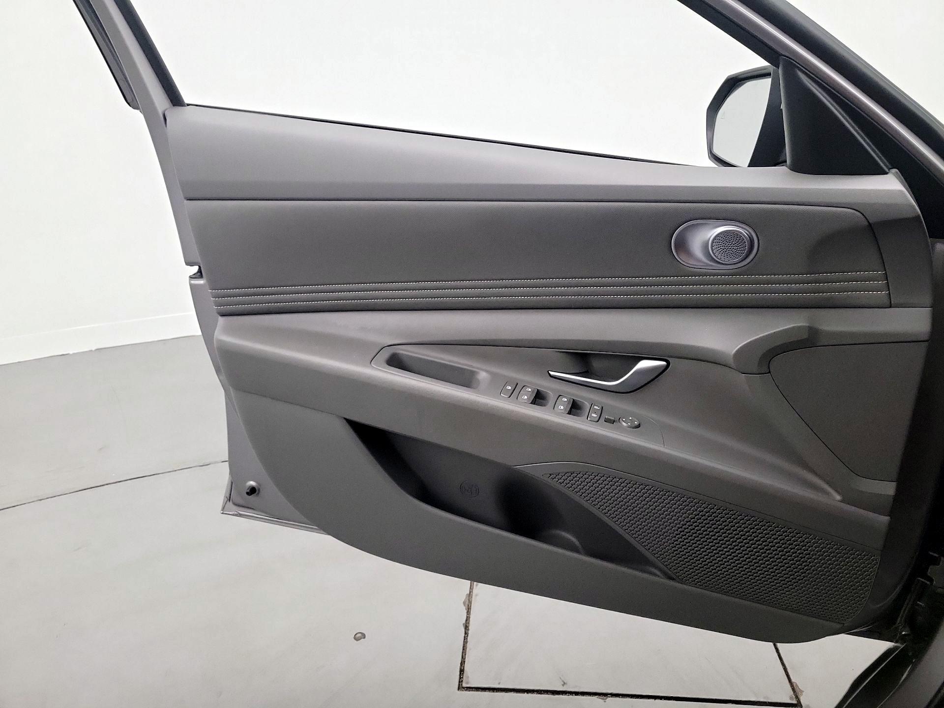 Thumbnail: 2023 Hyundai Elantra - 12