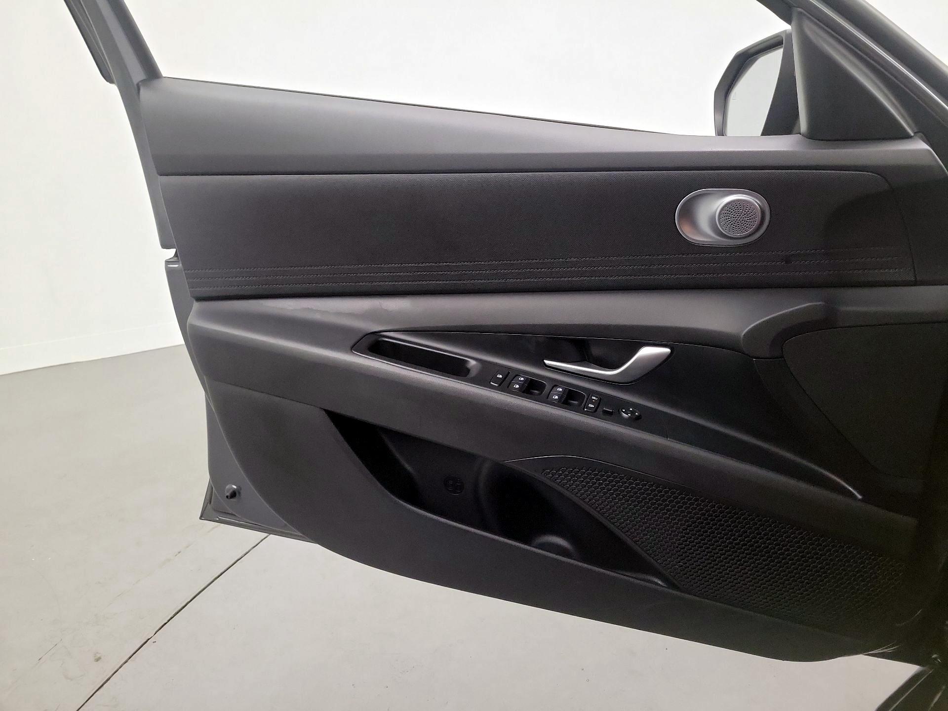 Thumbnail: 2024 Hyundai Elantra - 10