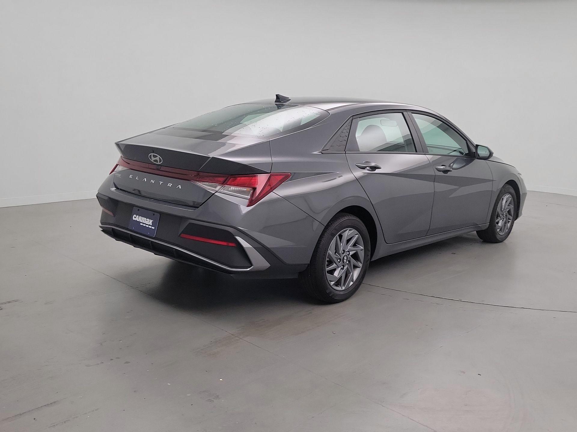 Thumbnail: 2024 Hyundai Elantra - 5