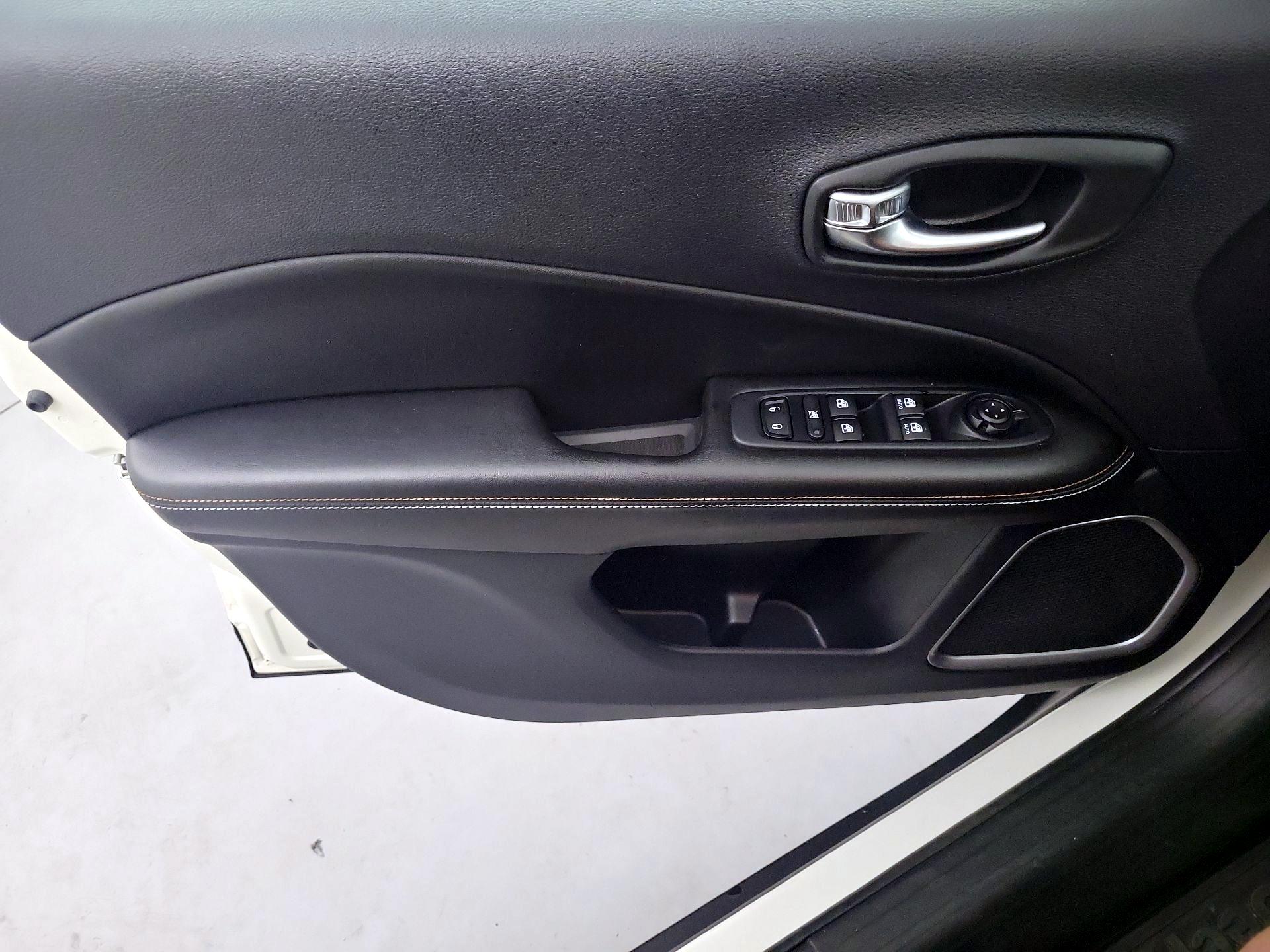 Thumbnail: 2021 Jeep Compass - 12