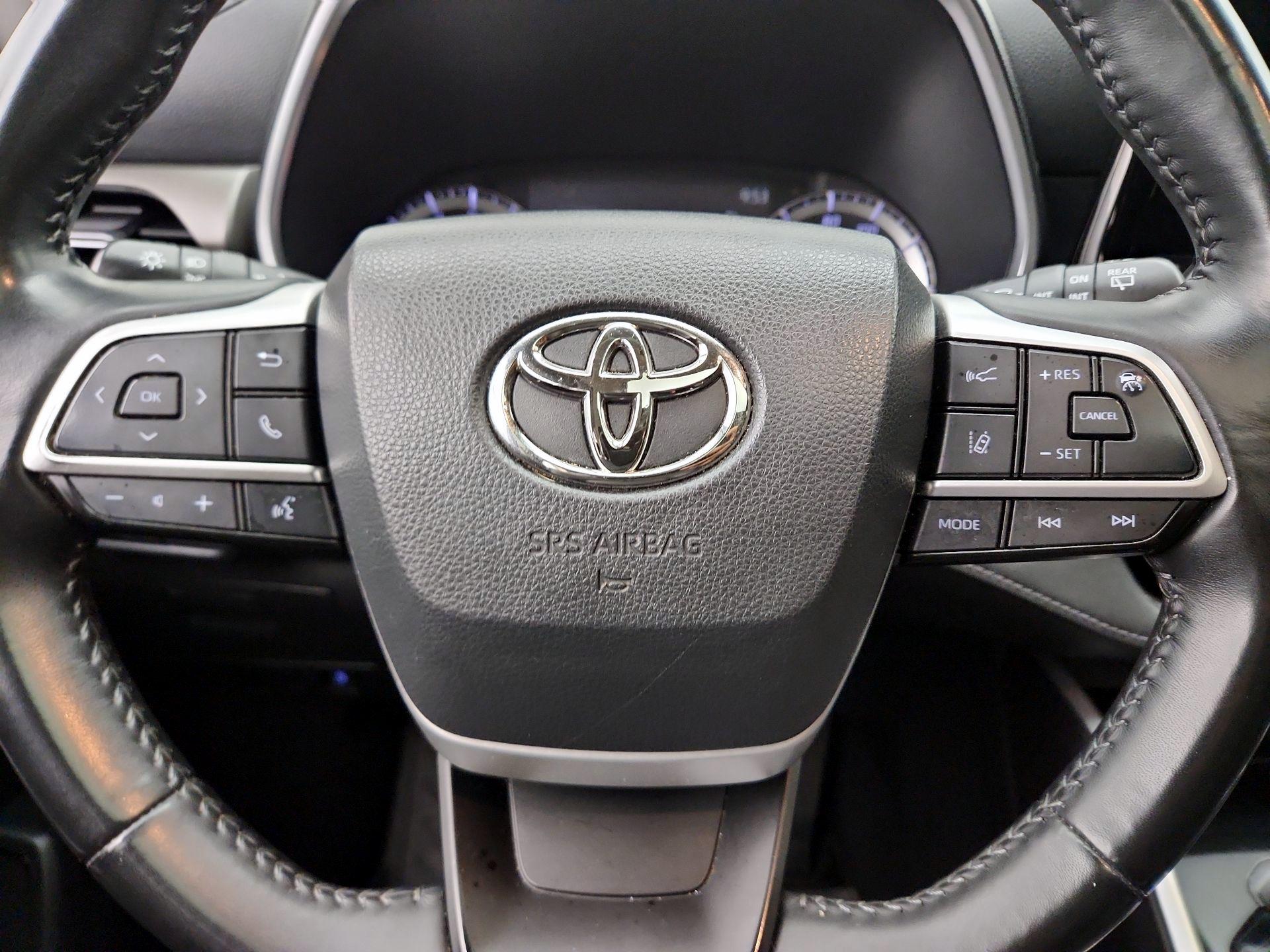 Thumbnail: 2022 Toyota Highlander - 10