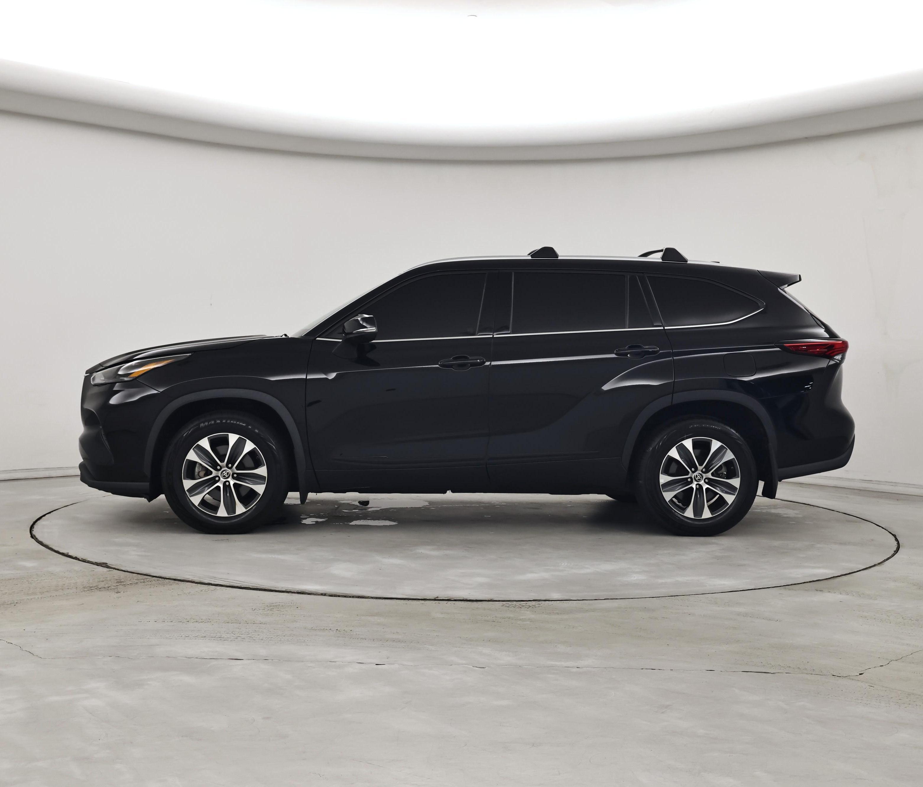 Thumbnail: 2022 Toyota Highlander - 3