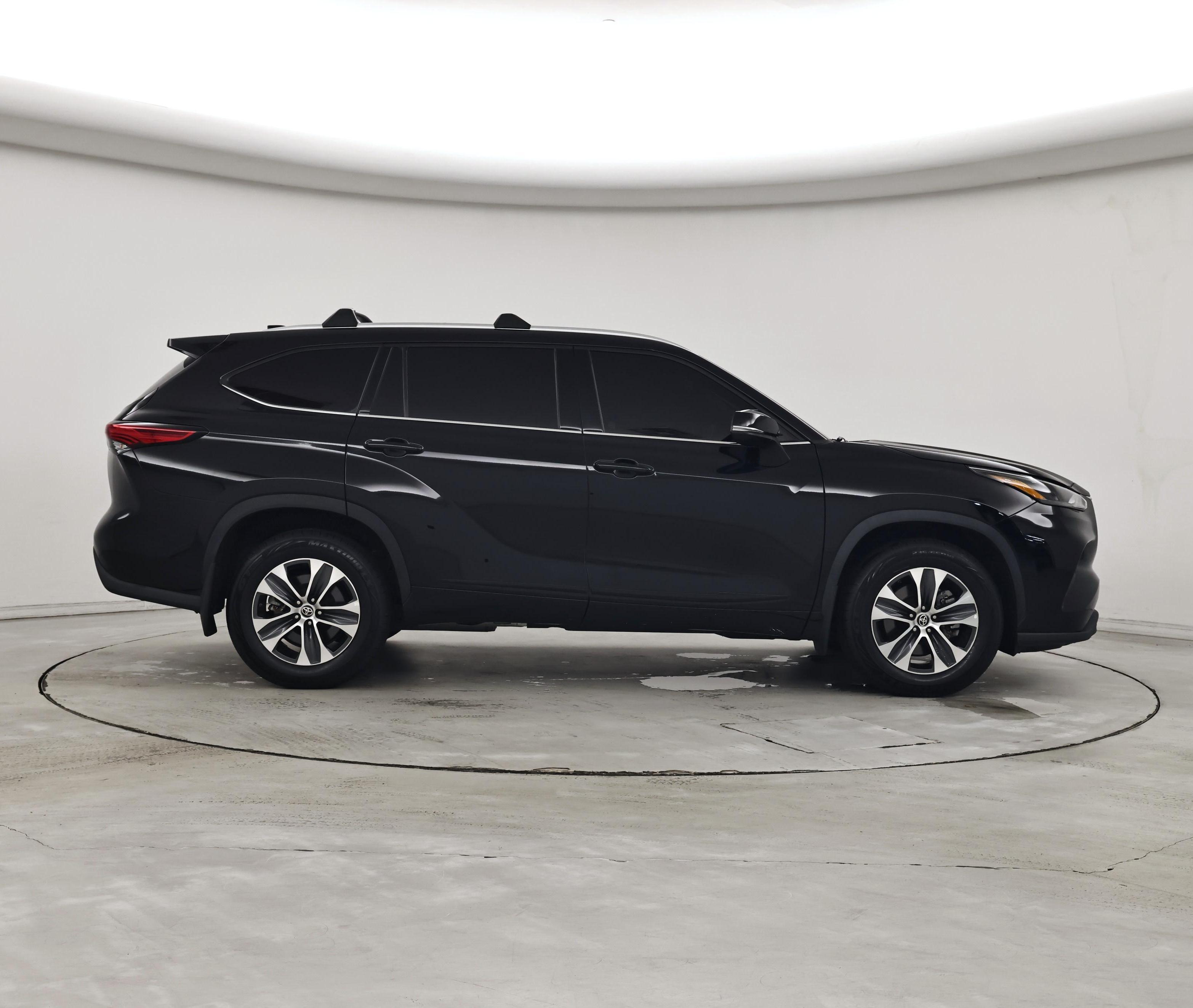 Thumbnail: 2022 Toyota Highlander - 7
