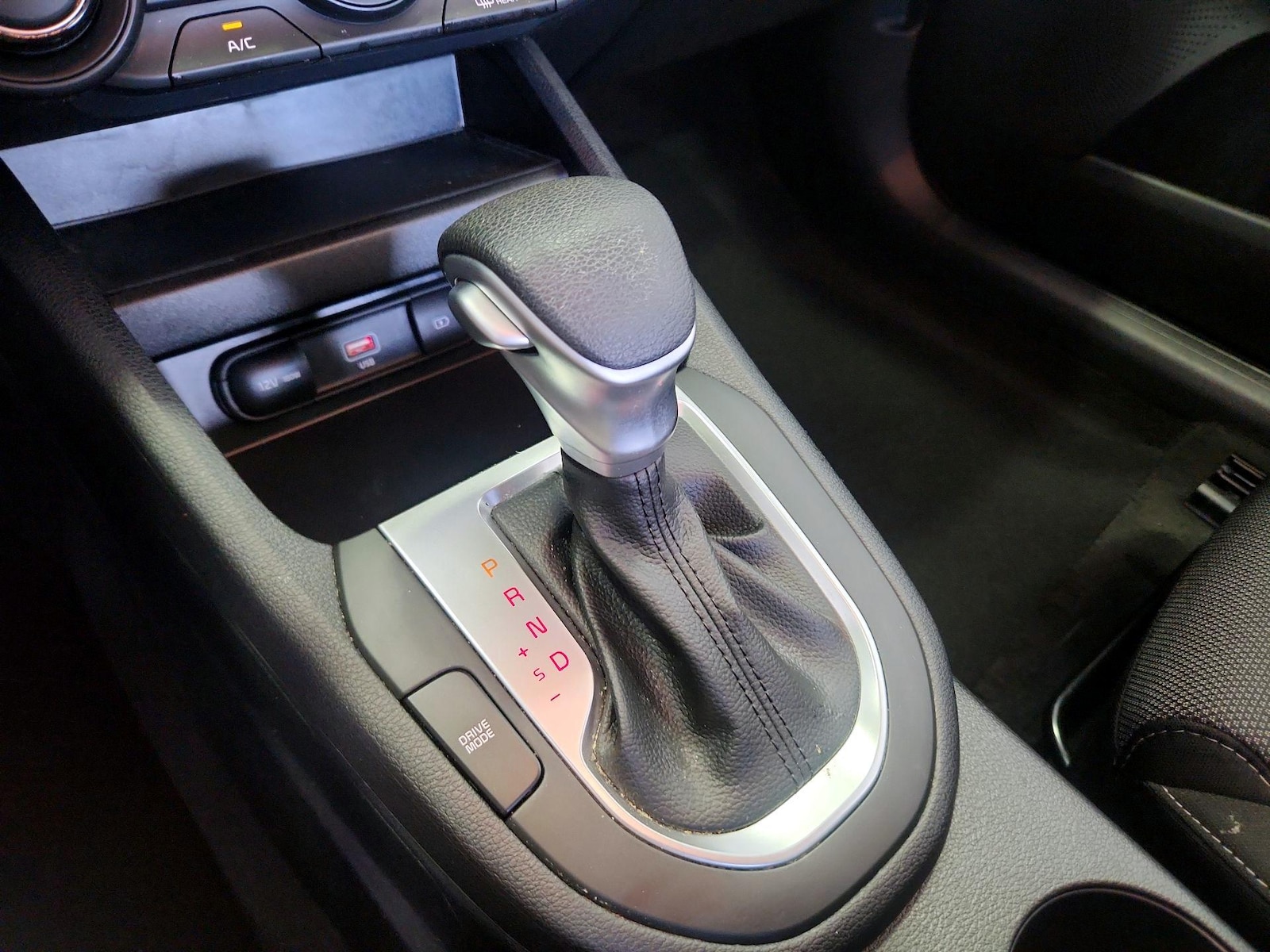 2024 Kia Forte LXS - Photo 18