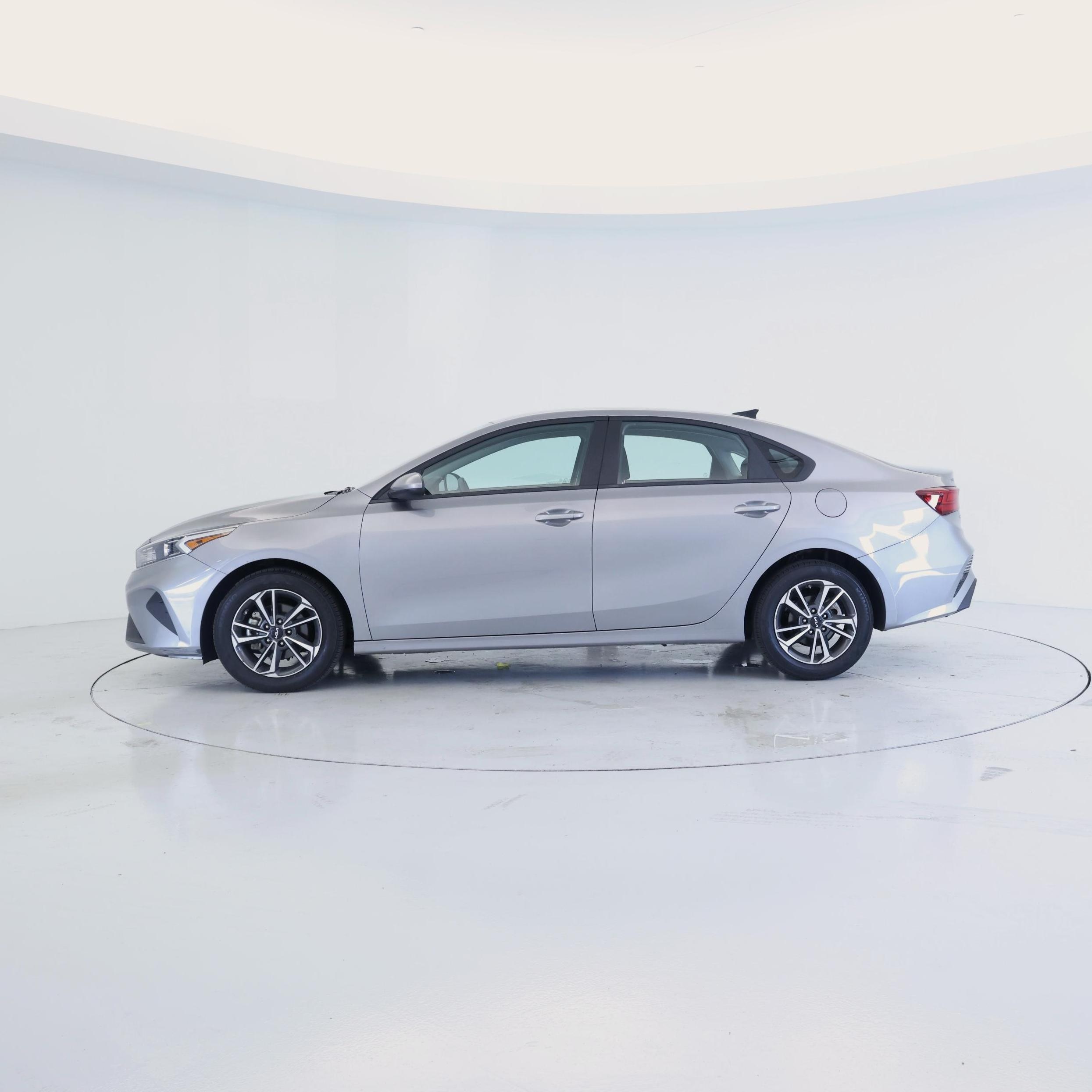 Thumbnail: 2024 Kia Forte - 3
