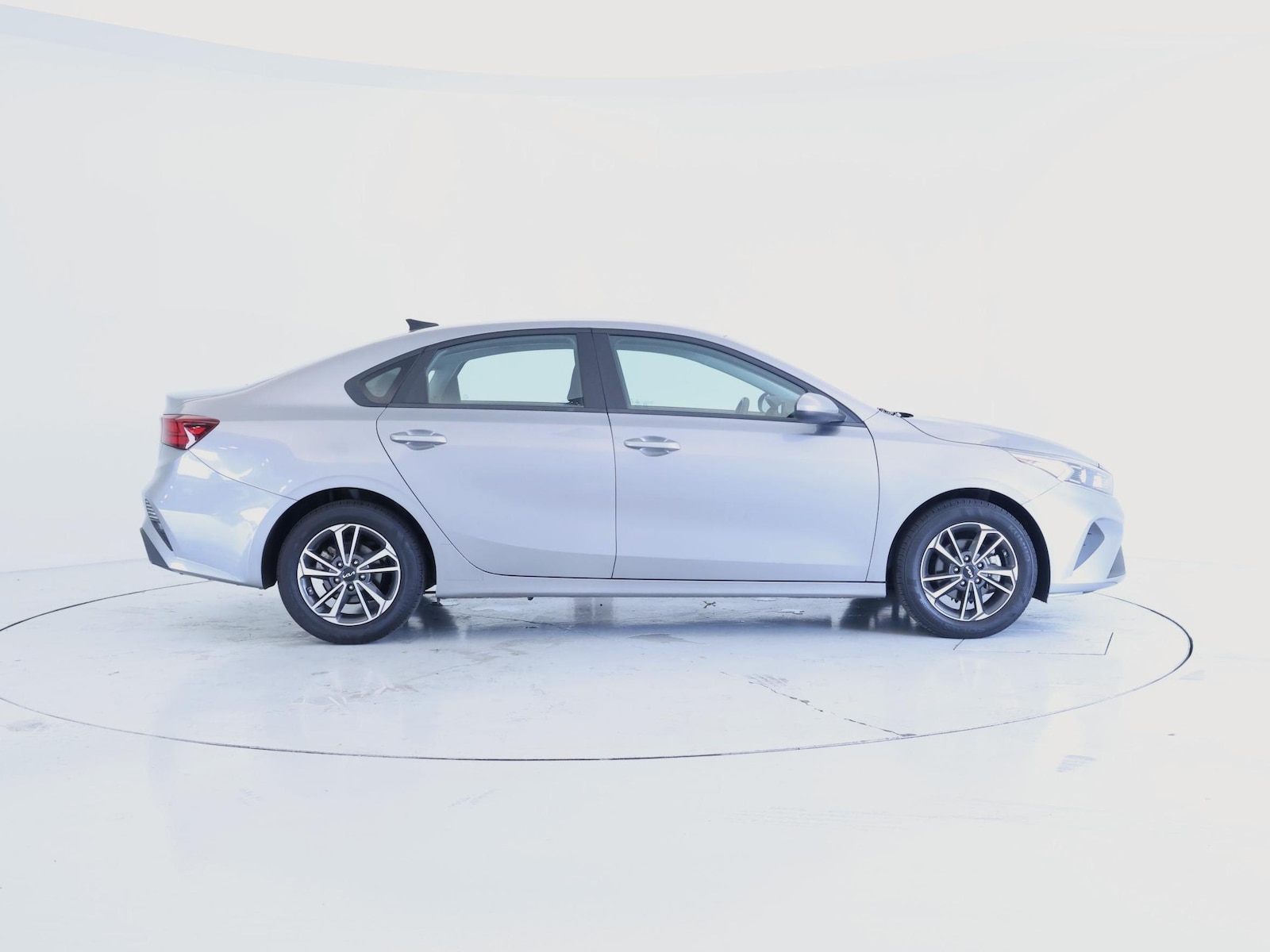 2024 Kia Forte LXS - Photo 8