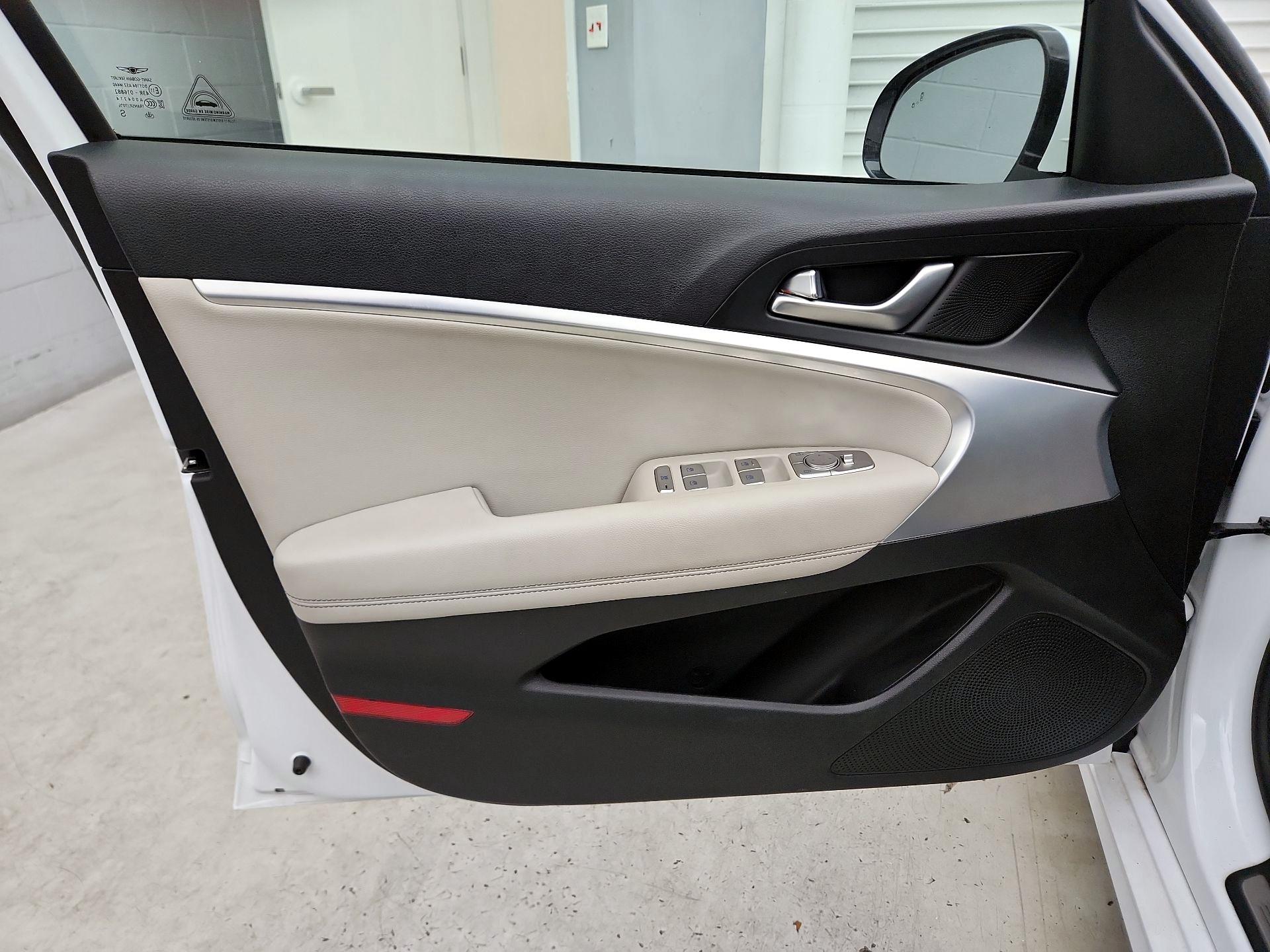 Thumbnail: 2023 Genesis G70 - 12