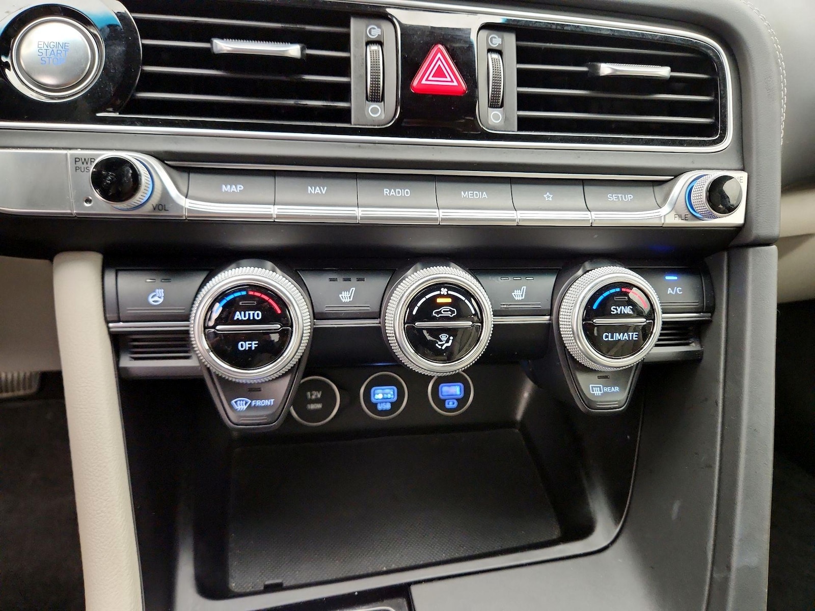 2023 GENESIS G70 Standard - Photo 18