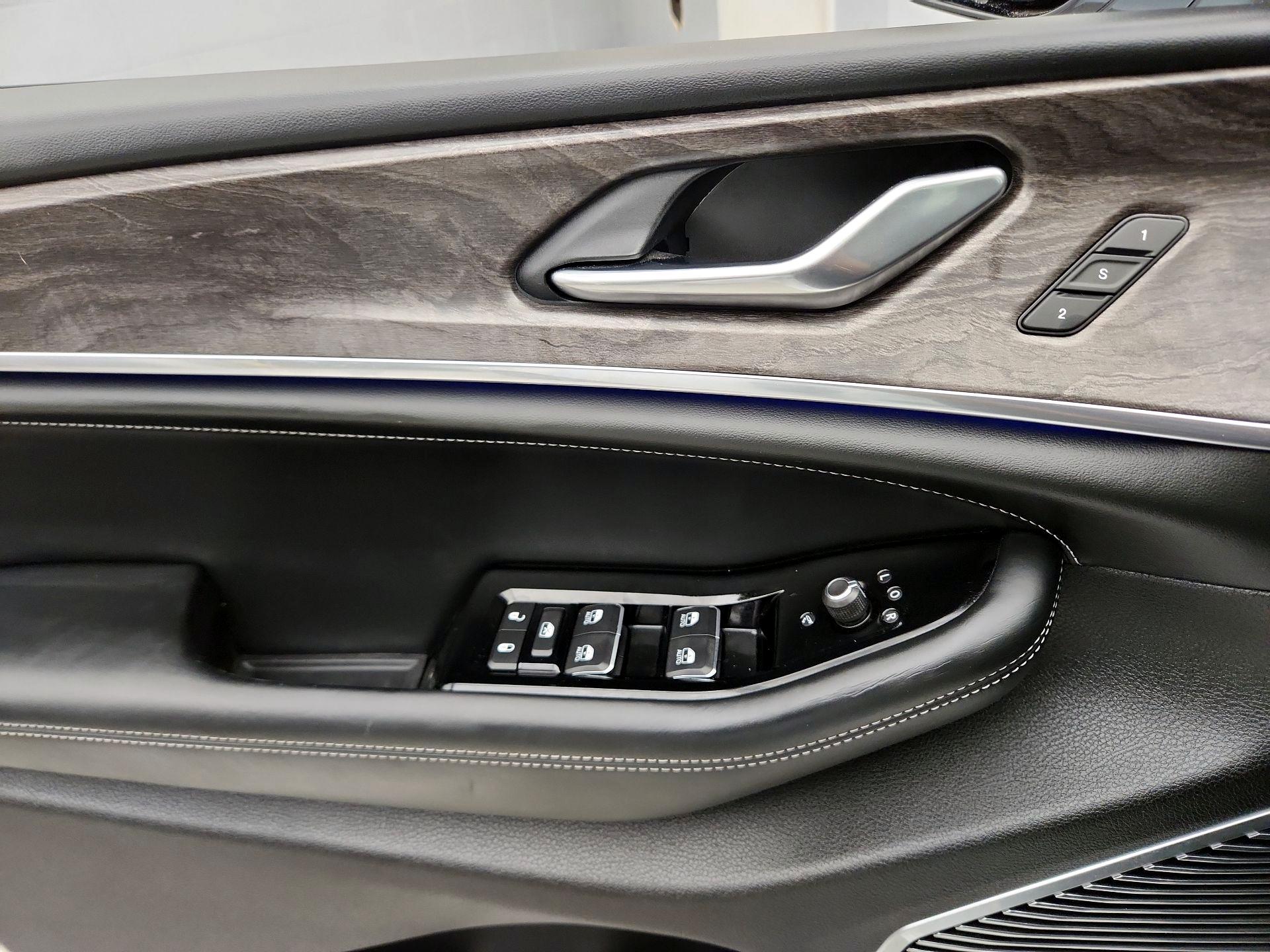 Thumbnail: 2022 Jeep Grand Cherokee - 12