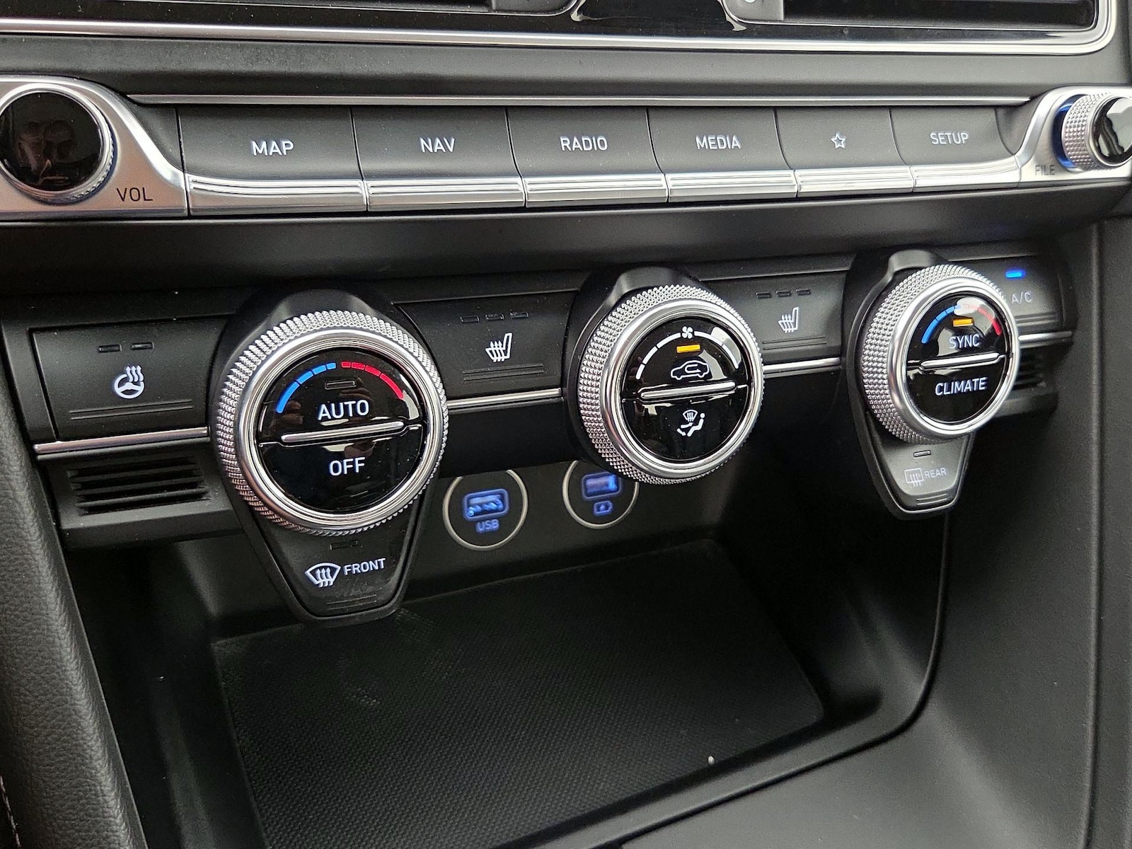 2022 GENESIS G70 Standard - Photo 18