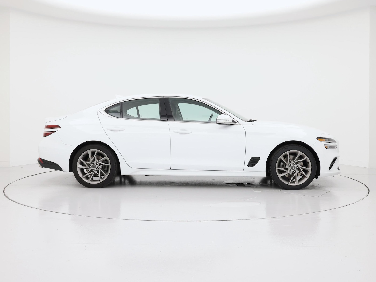 2022 GENESIS G70 Standard - Photo 8