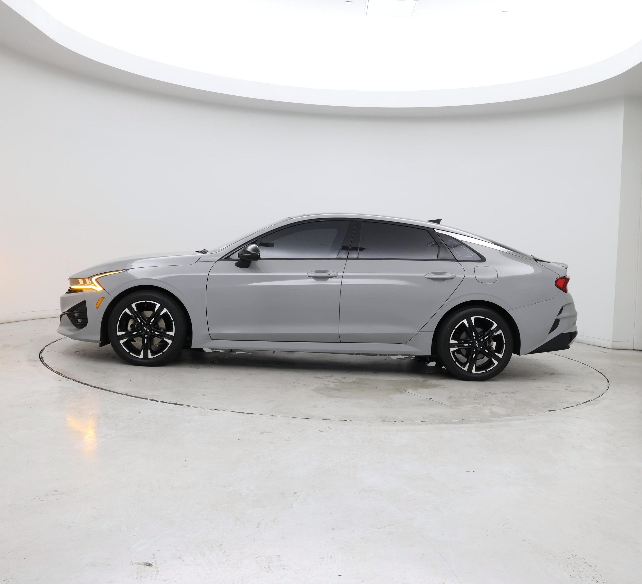 Thumbnail: 2023 Kia K5 - 3