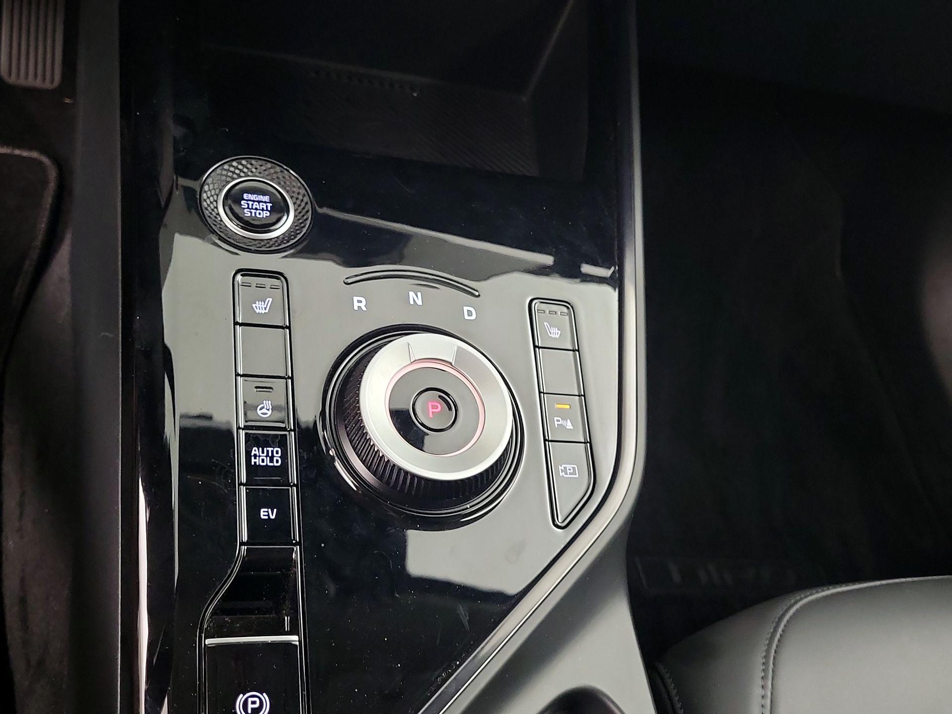 Thumbnail: 2023 Kia Niro - 18