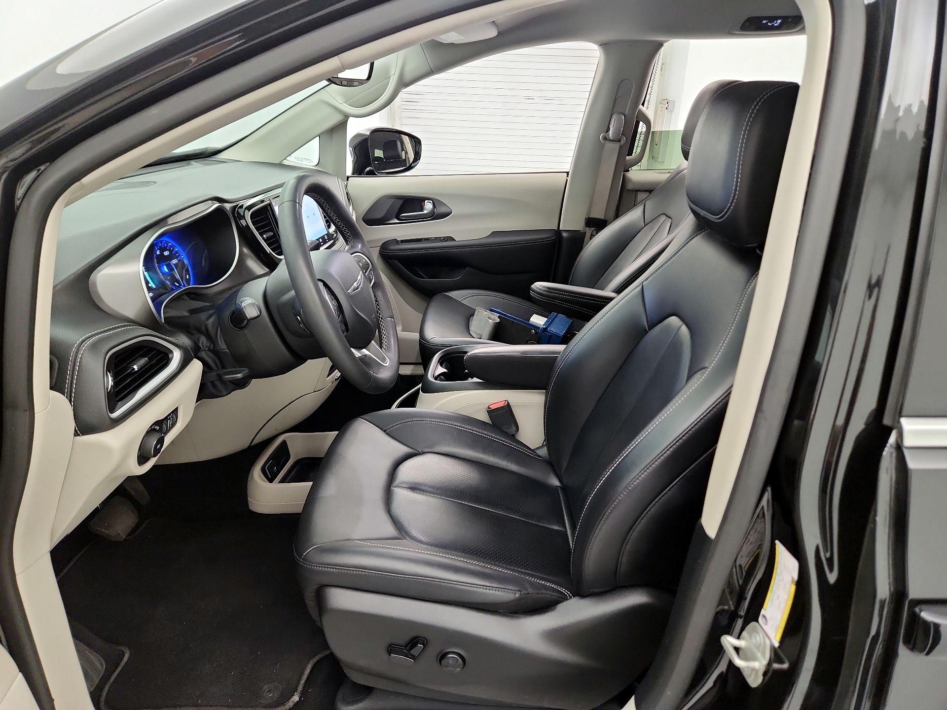 Thumbnail: 2024 Chrysler Pacifica - 11