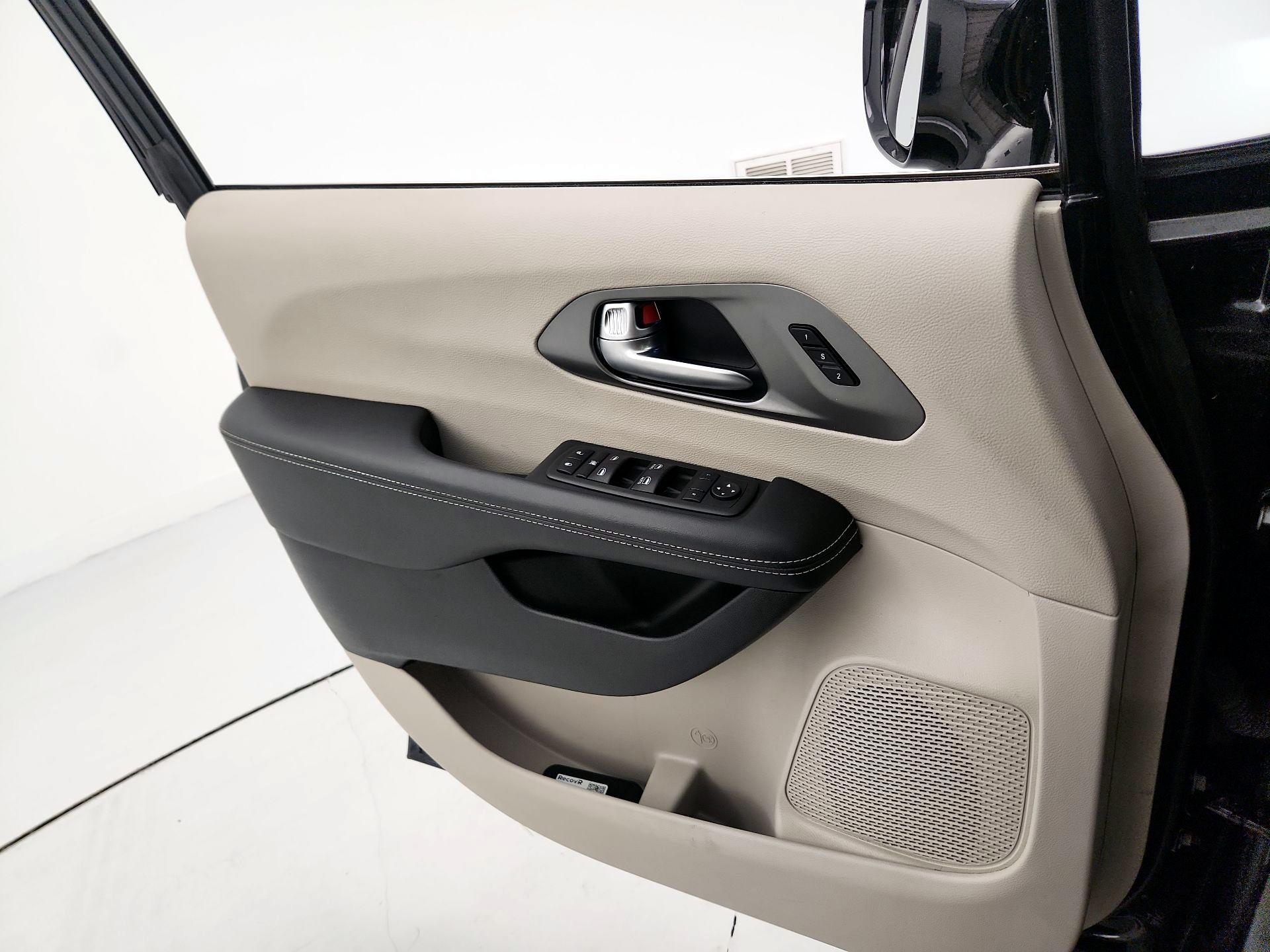 Thumbnail: 2024 Chrysler Pacifica - 12