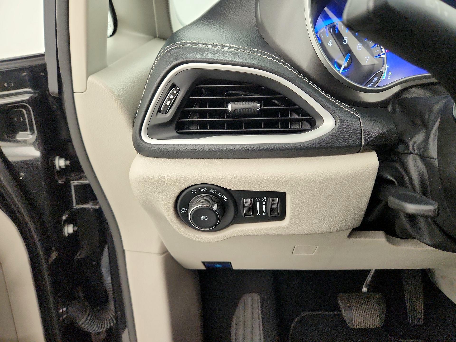 Thumbnail: 2024 Chrysler Pacifica - 13