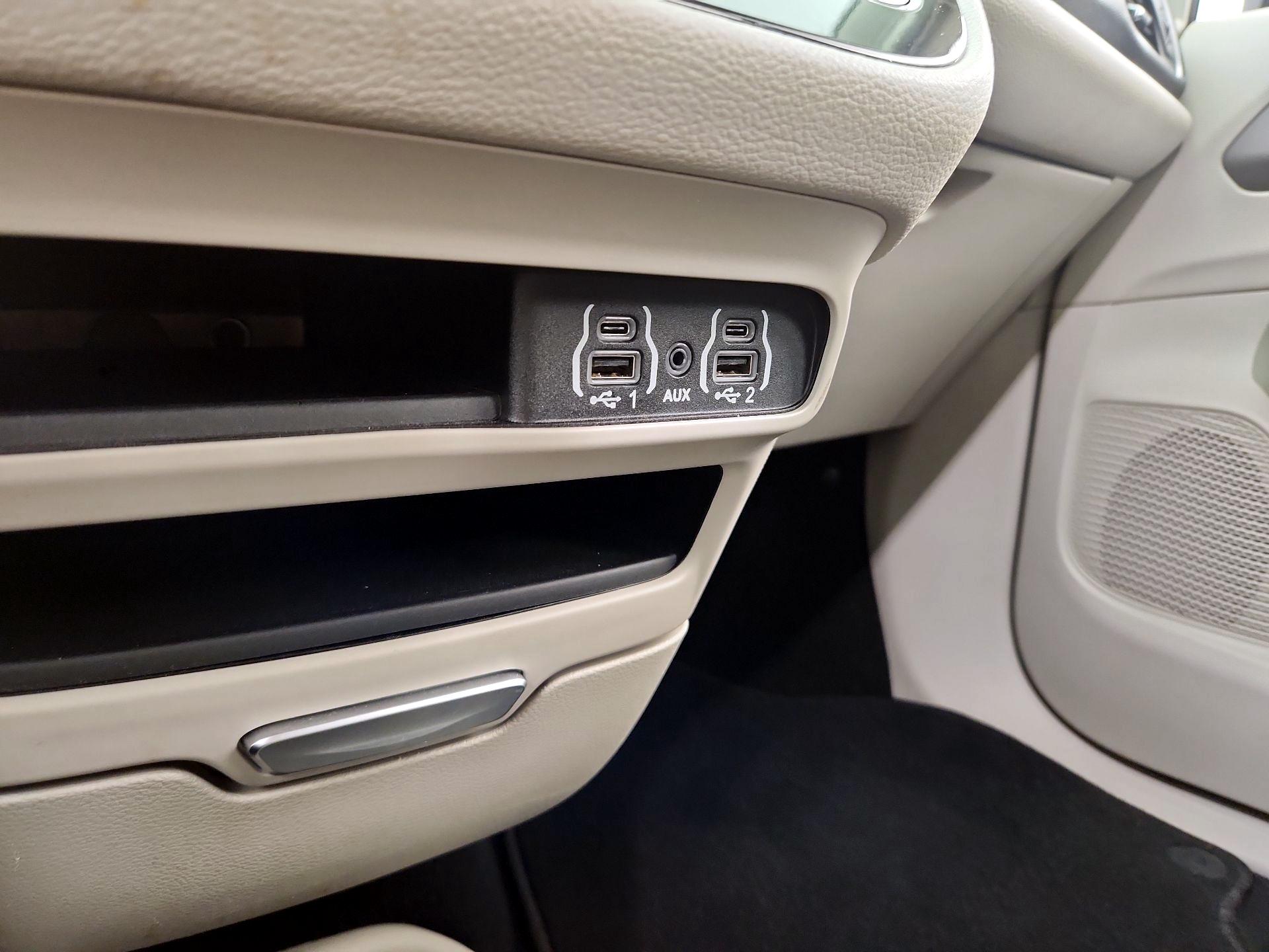 Thumbnail: 2024 Chrysler Pacifica - 18