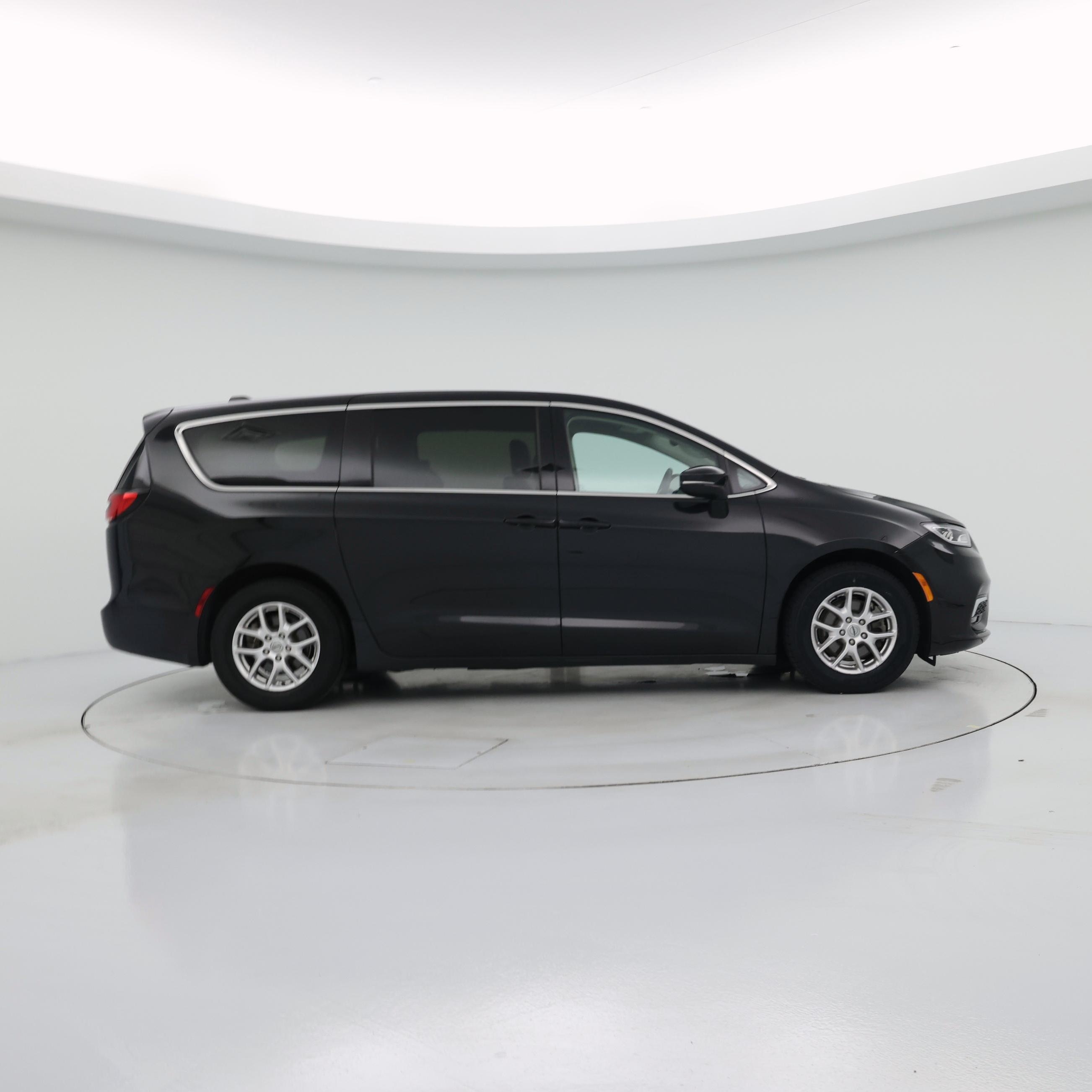 Thumbnail: 2024 Chrysler Pacifica - 7