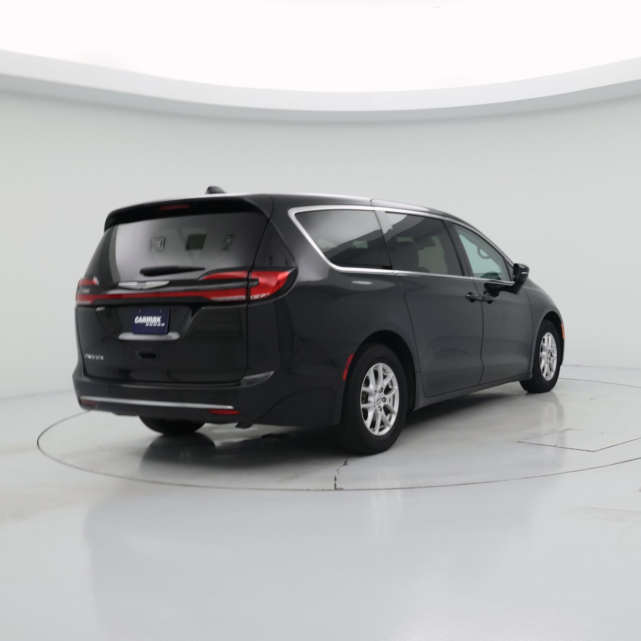 Thumbnail: 2024 Chrysler Pacifica - 8
