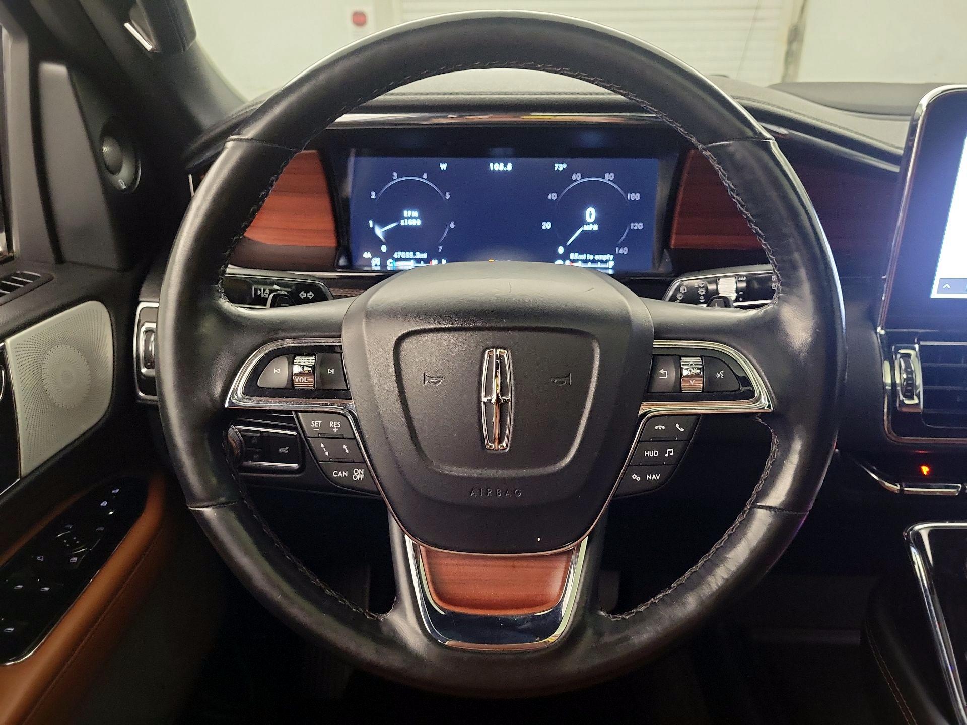 Thumbnail: 2021 Lincoln Navigator L - 10
