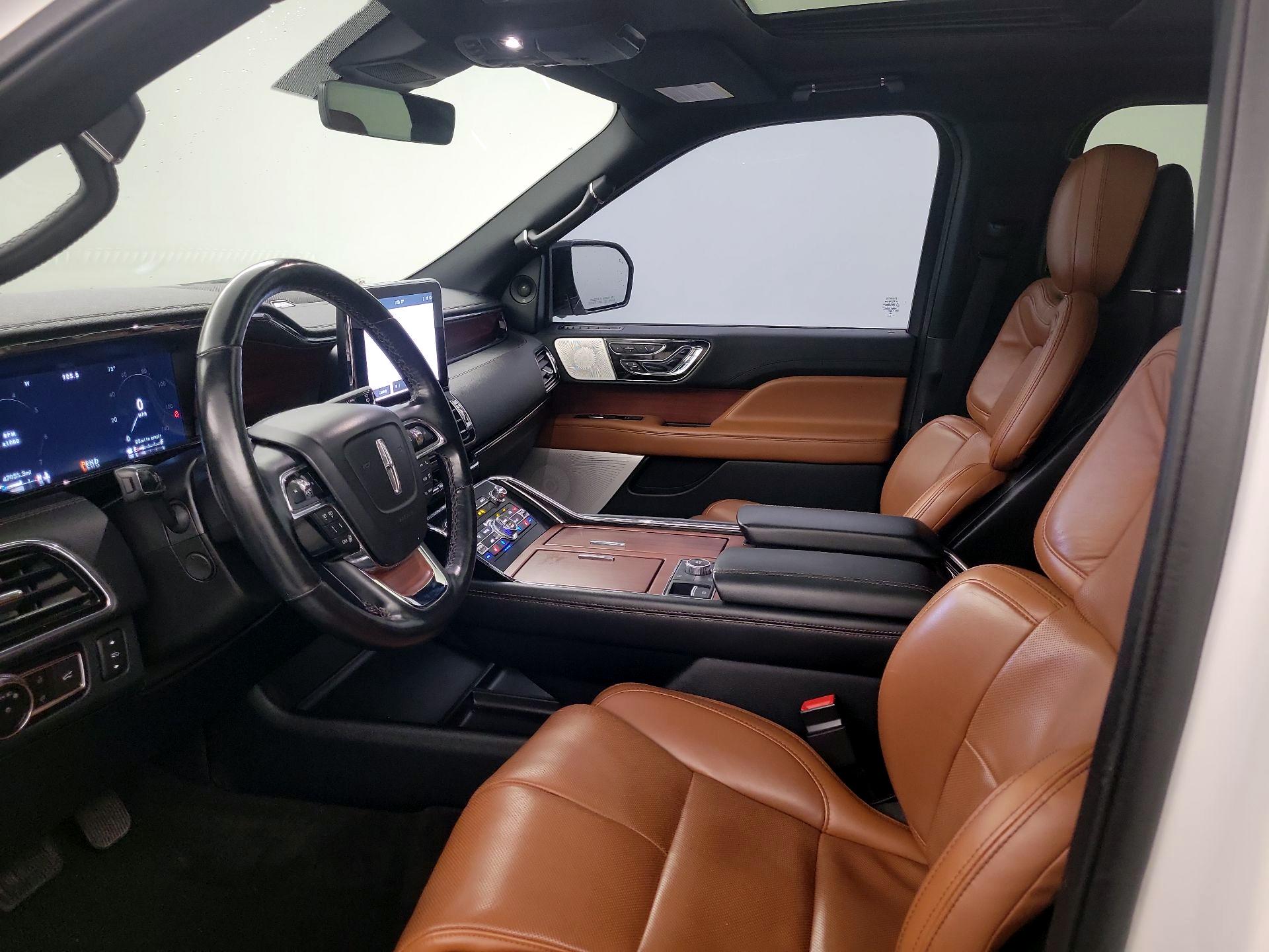 Thumbnail: 2021 Lincoln Navigator L - 11