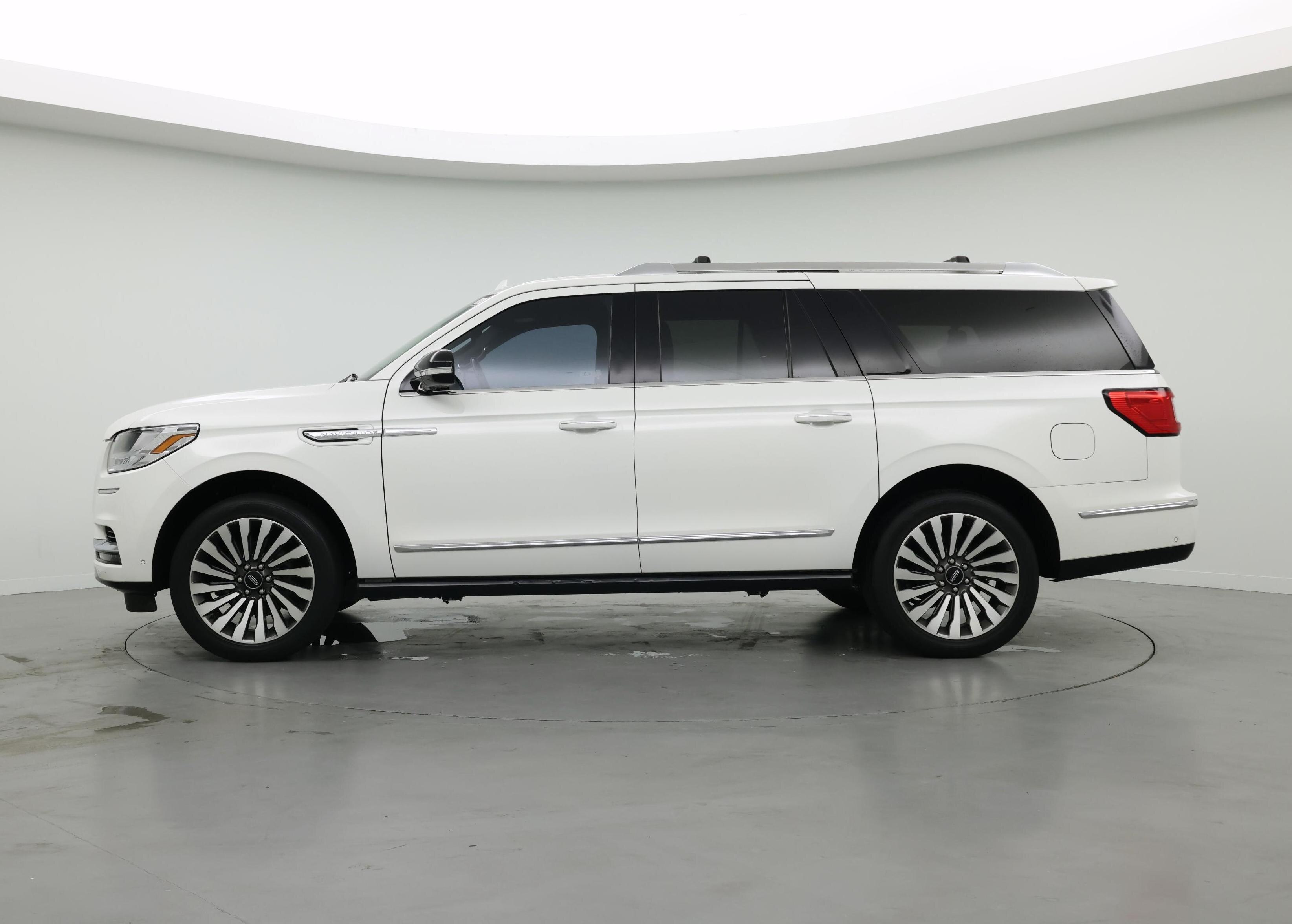 Thumbnail: 2021 Lincoln Navigator L - 3