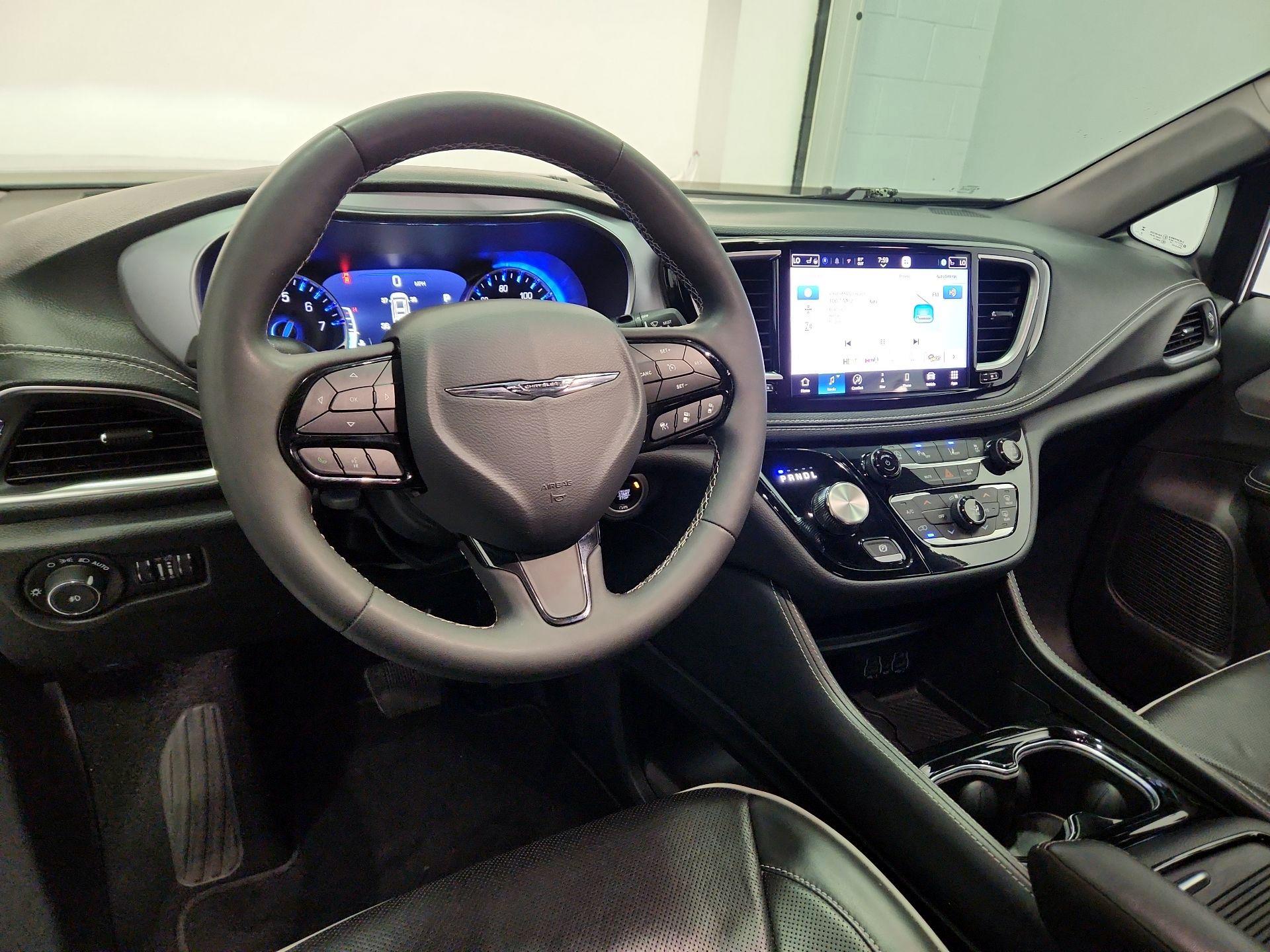 Thumbnail: 2025 Chrysler Pacifica - 9