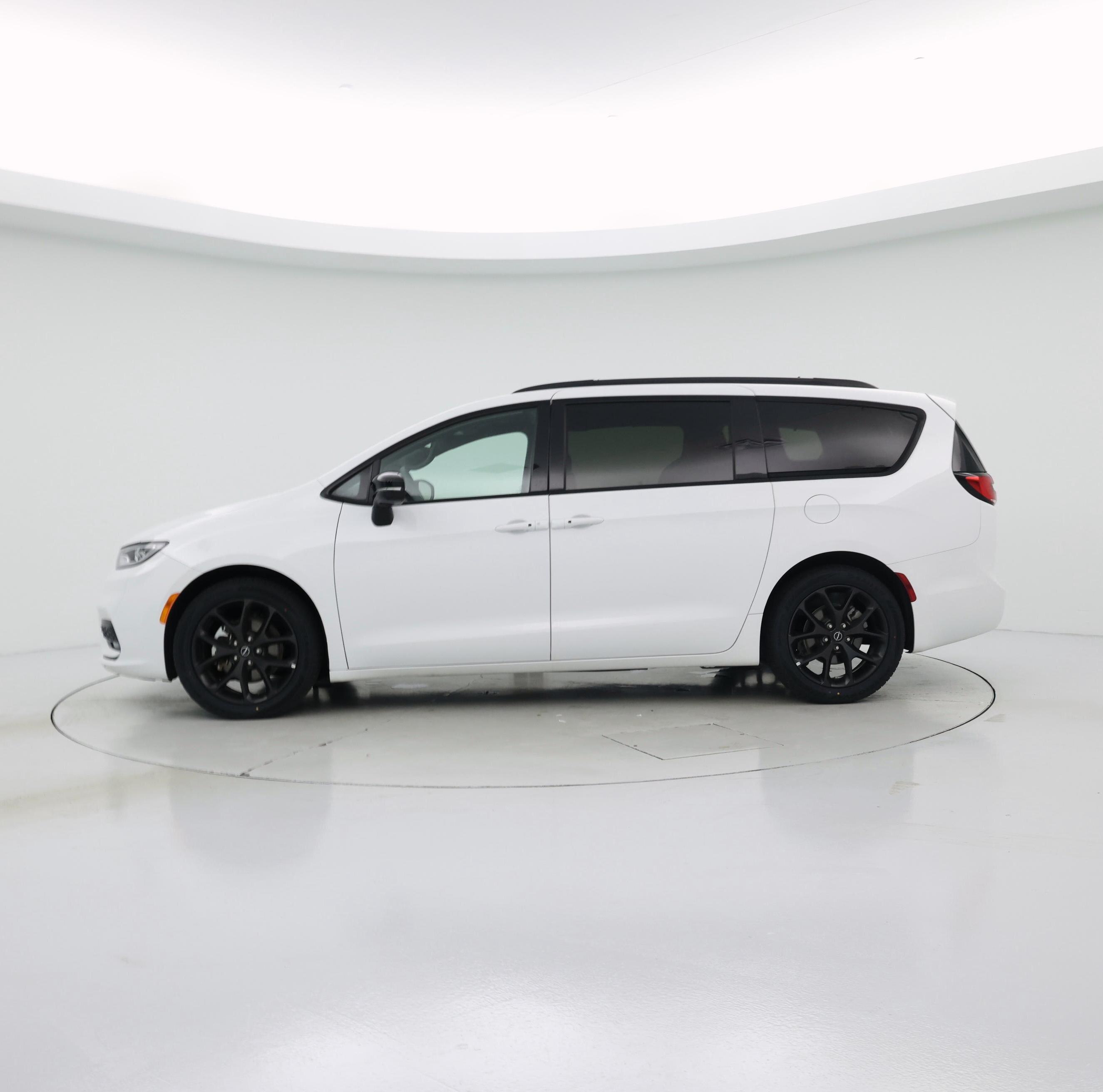 Thumbnail: 2025 Chrysler Pacifica - 3