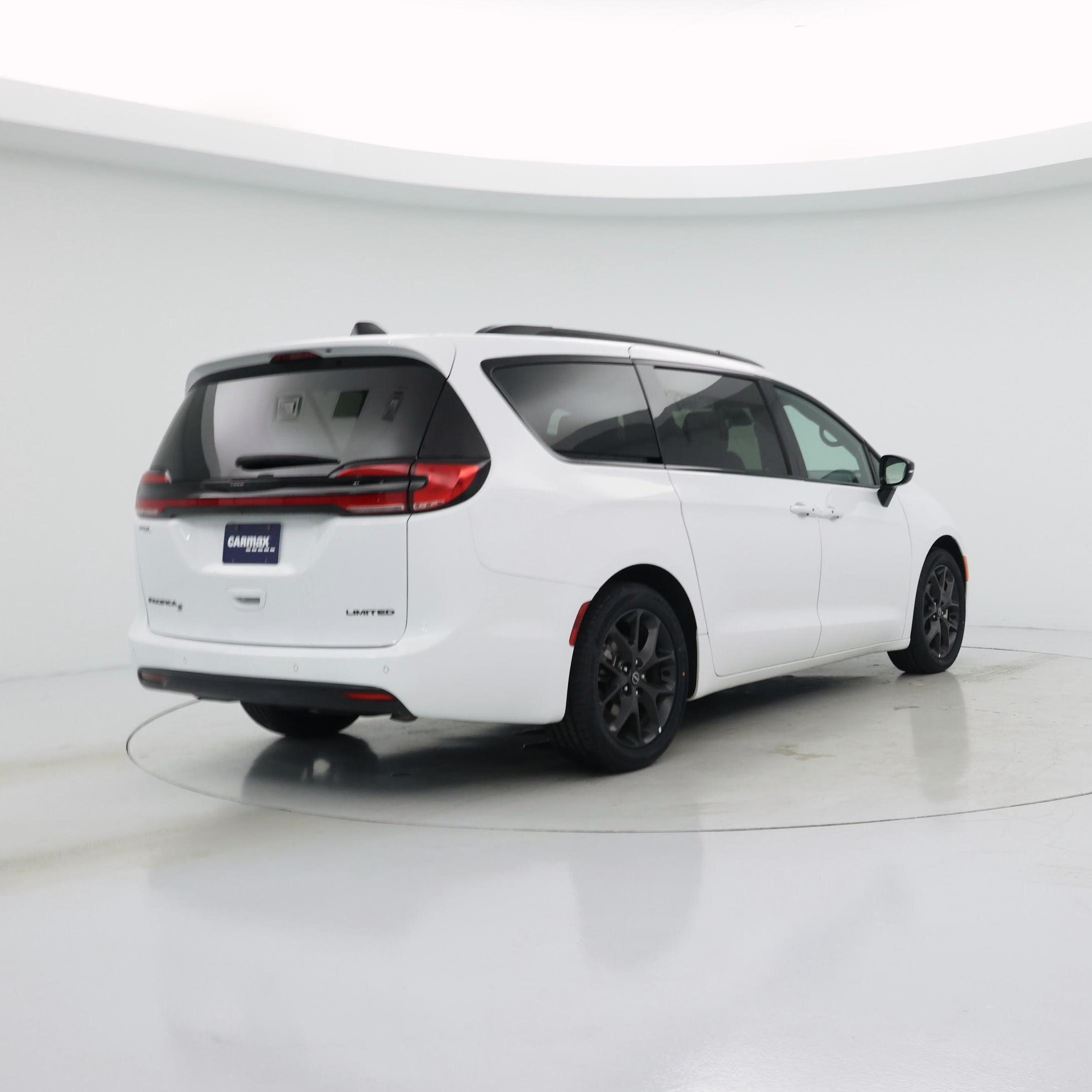 Thumbnail: 2025 Chrysler Pacifica - 8