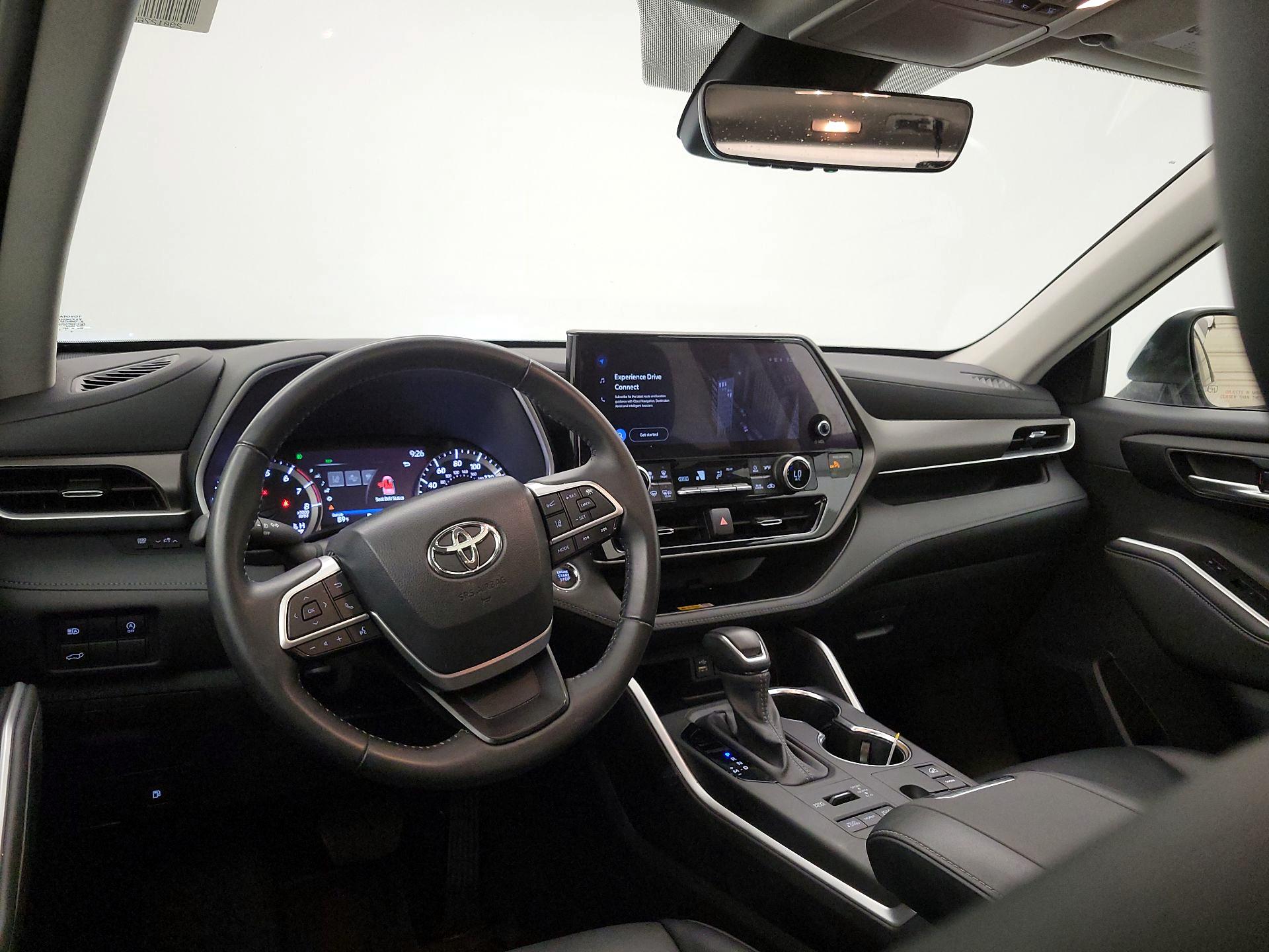 Thumbnail: 2023 Toyota Highlander - 9