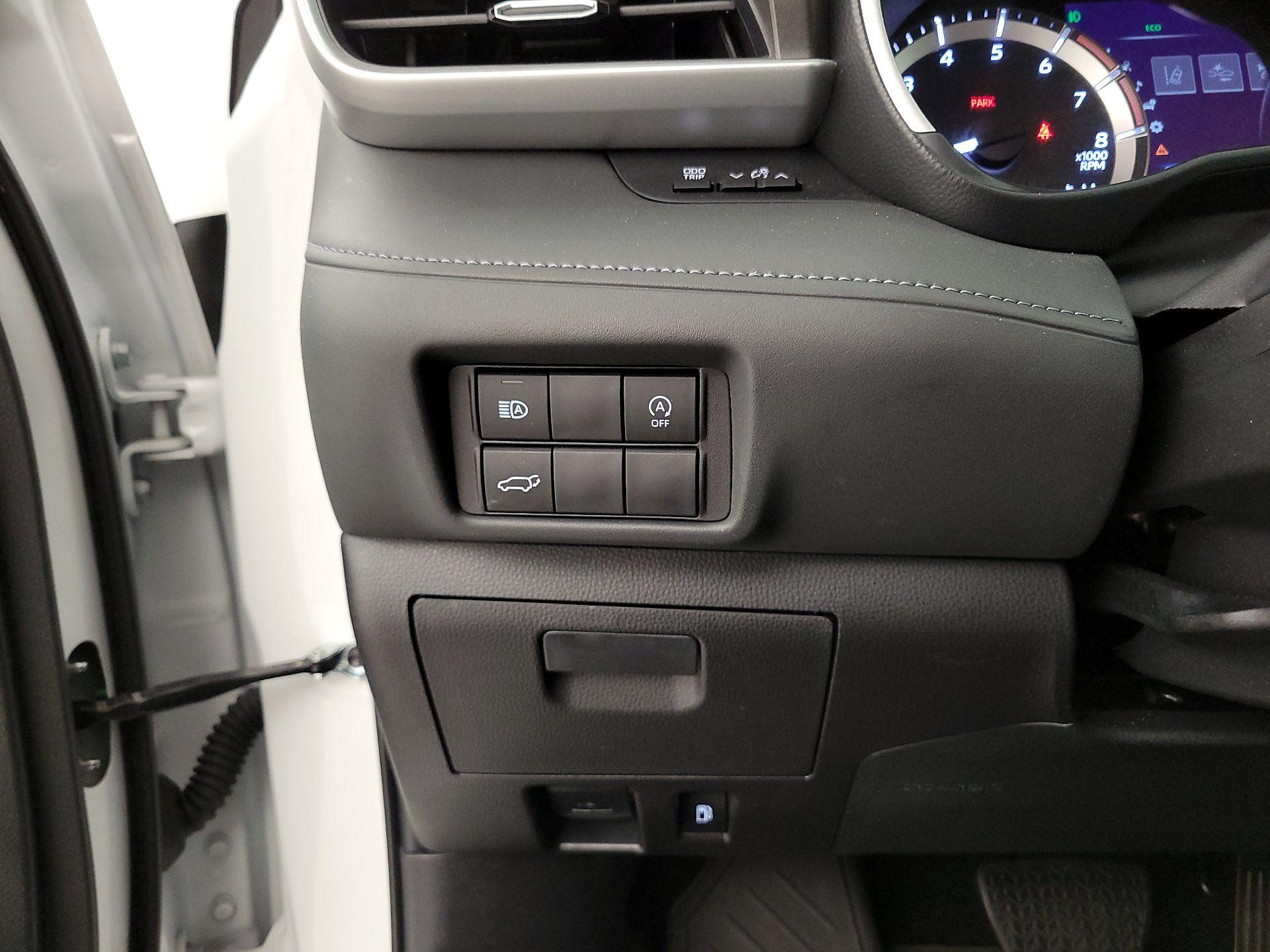 Thumbnail: 2023 Toyota Highlander - 13