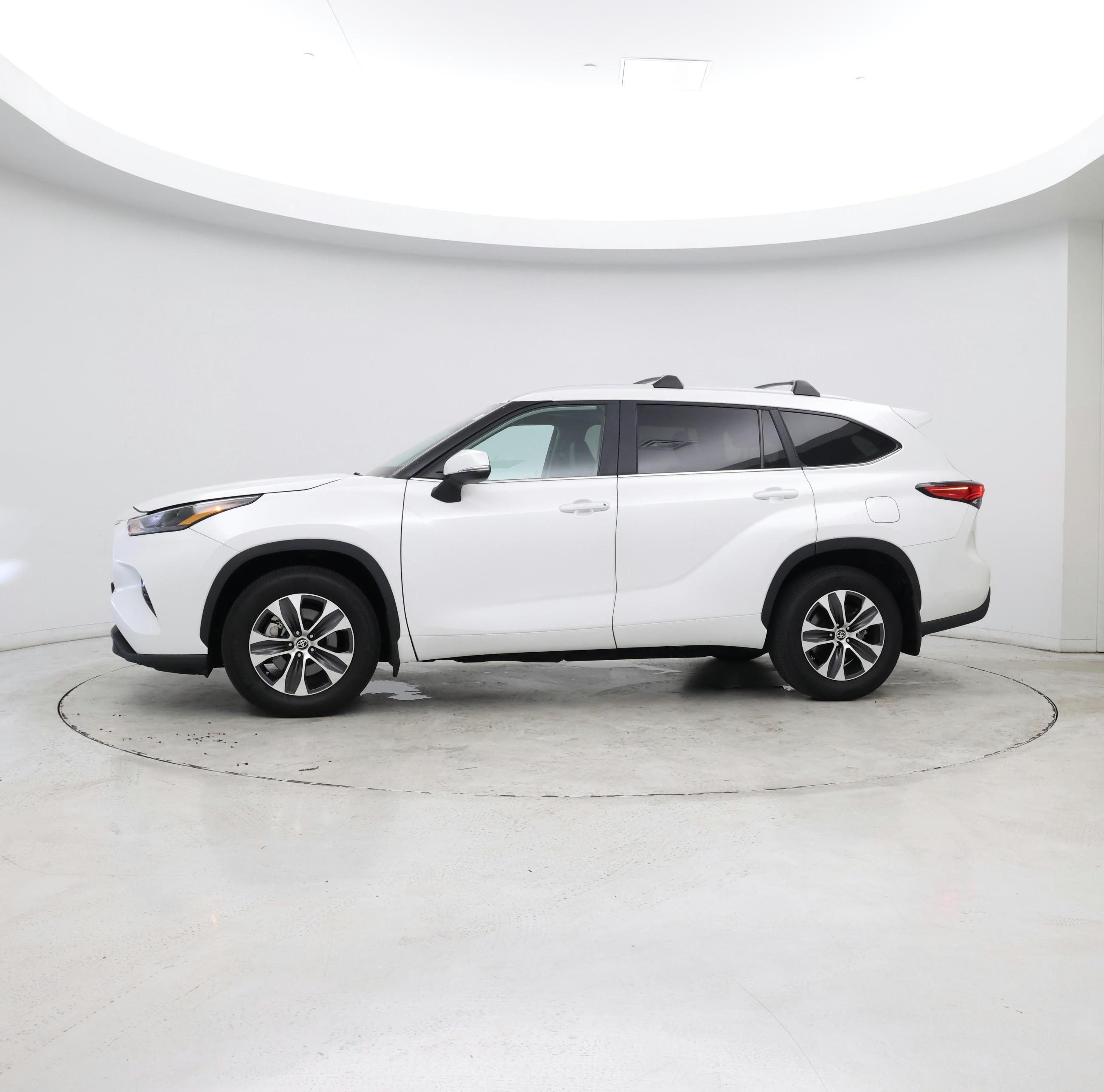 Thumbnail: 2023 Toyota Highlander - 2
