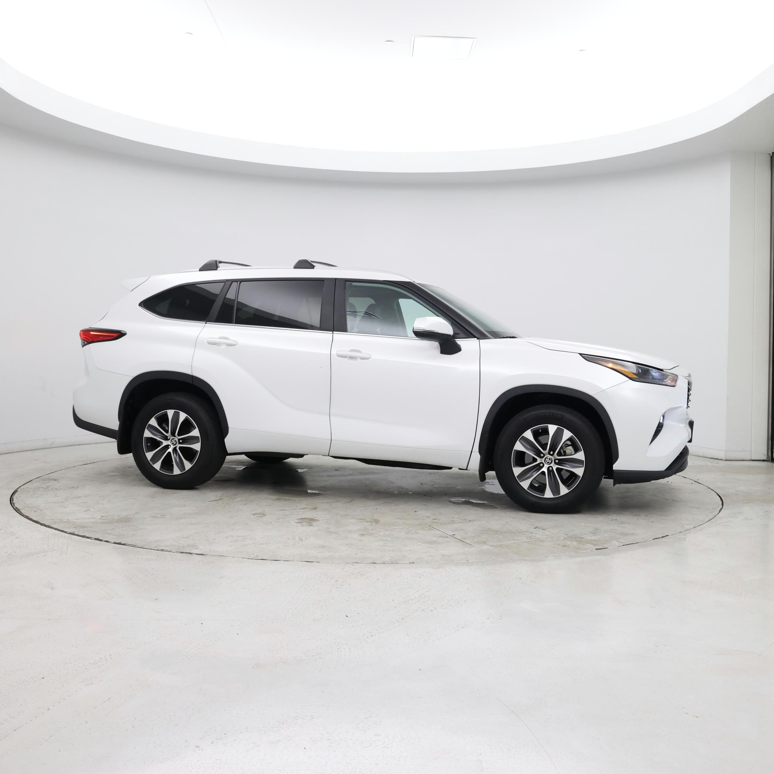Thumbnail: 2023 Toyota Highlander - 7